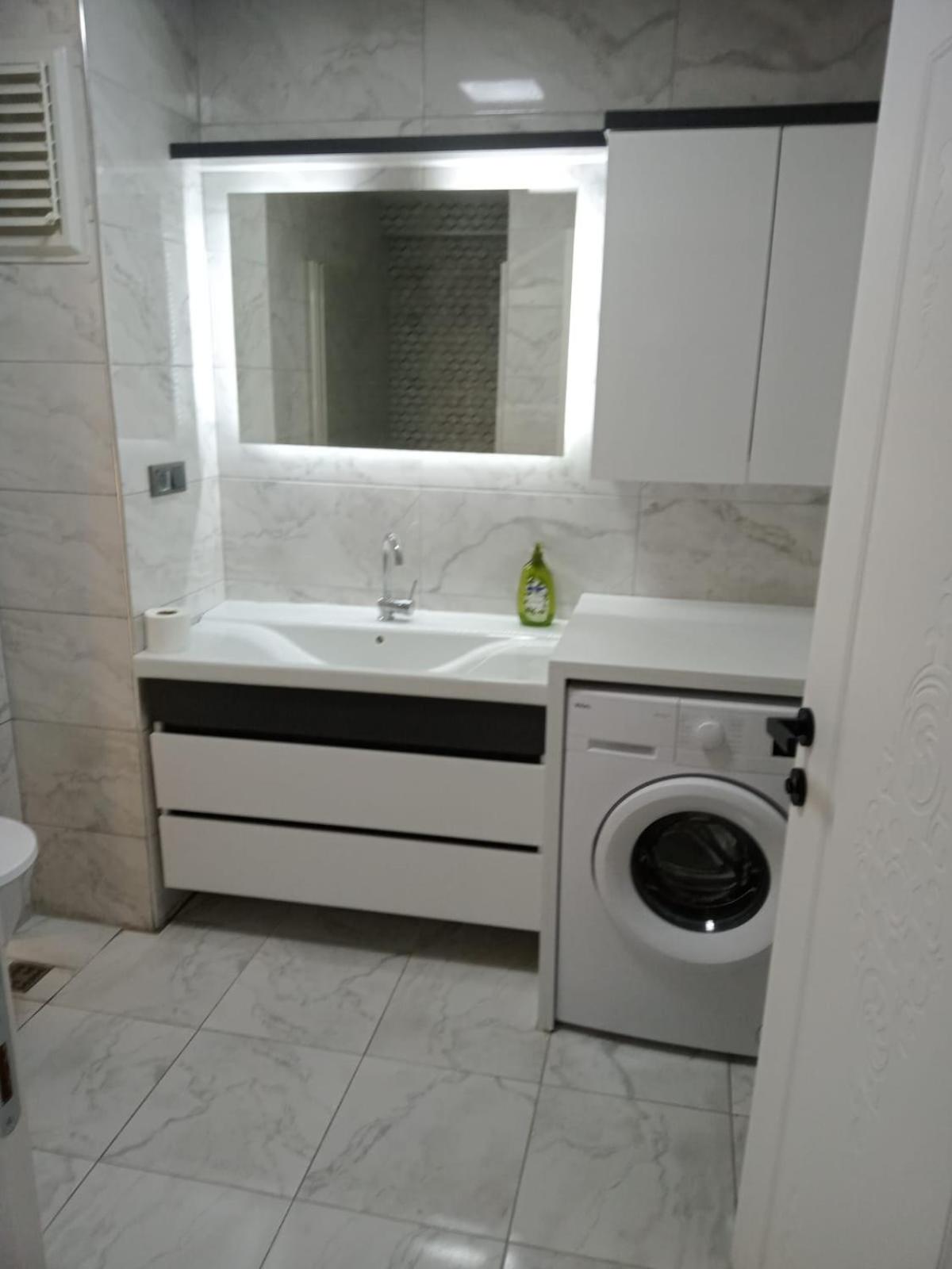 Deluxe One-Bedroom Apartment with City View photo 2