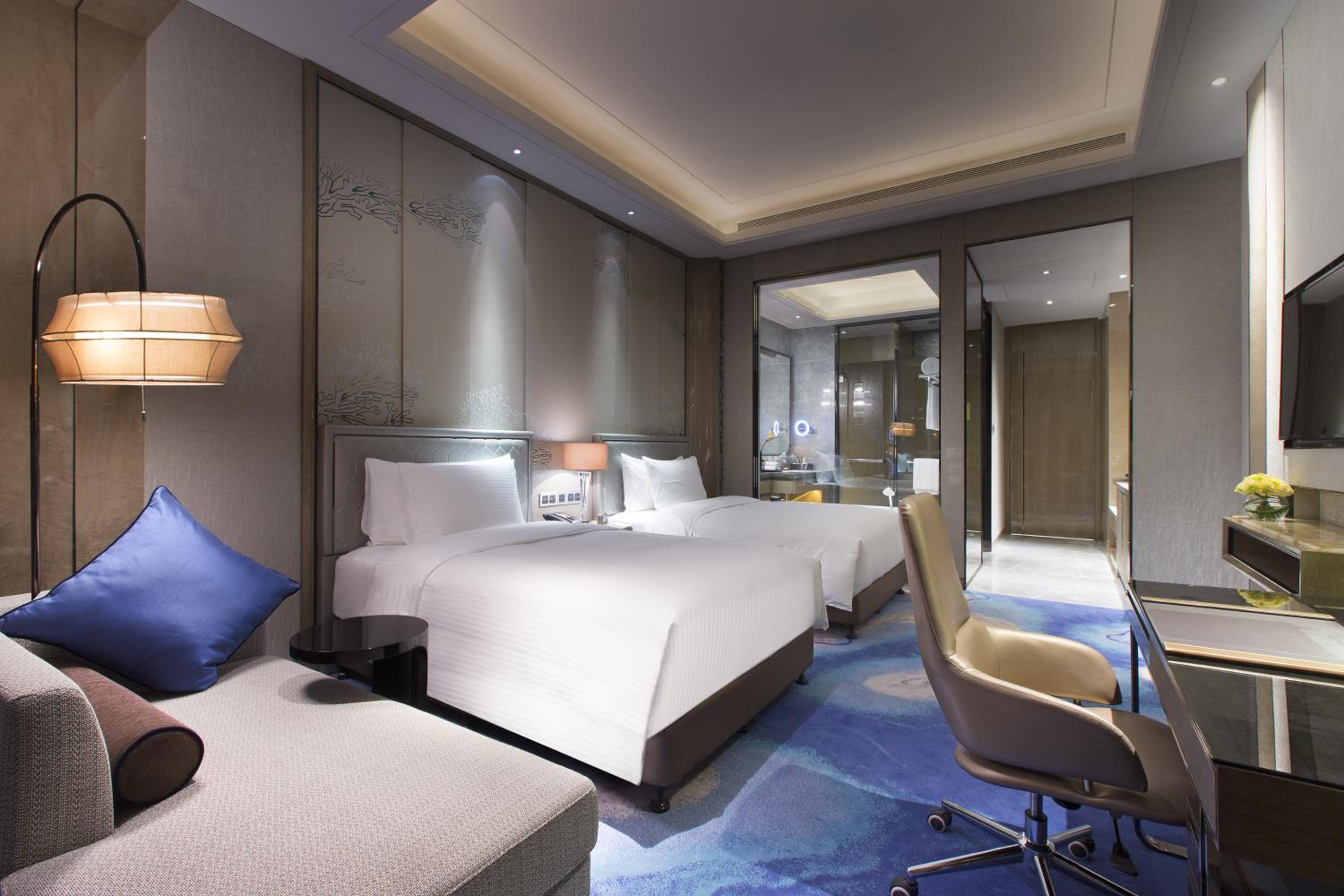Executive Twin Room with Lounge Access and City View - High Floor photo 2