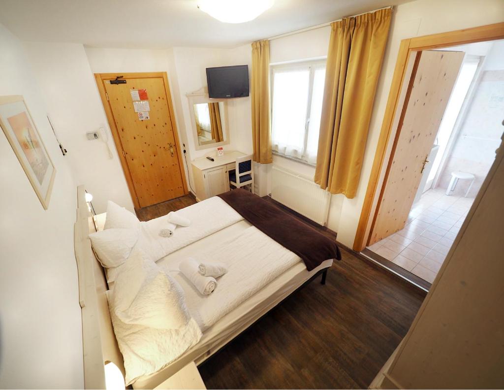 Superior Single Room with Lake View