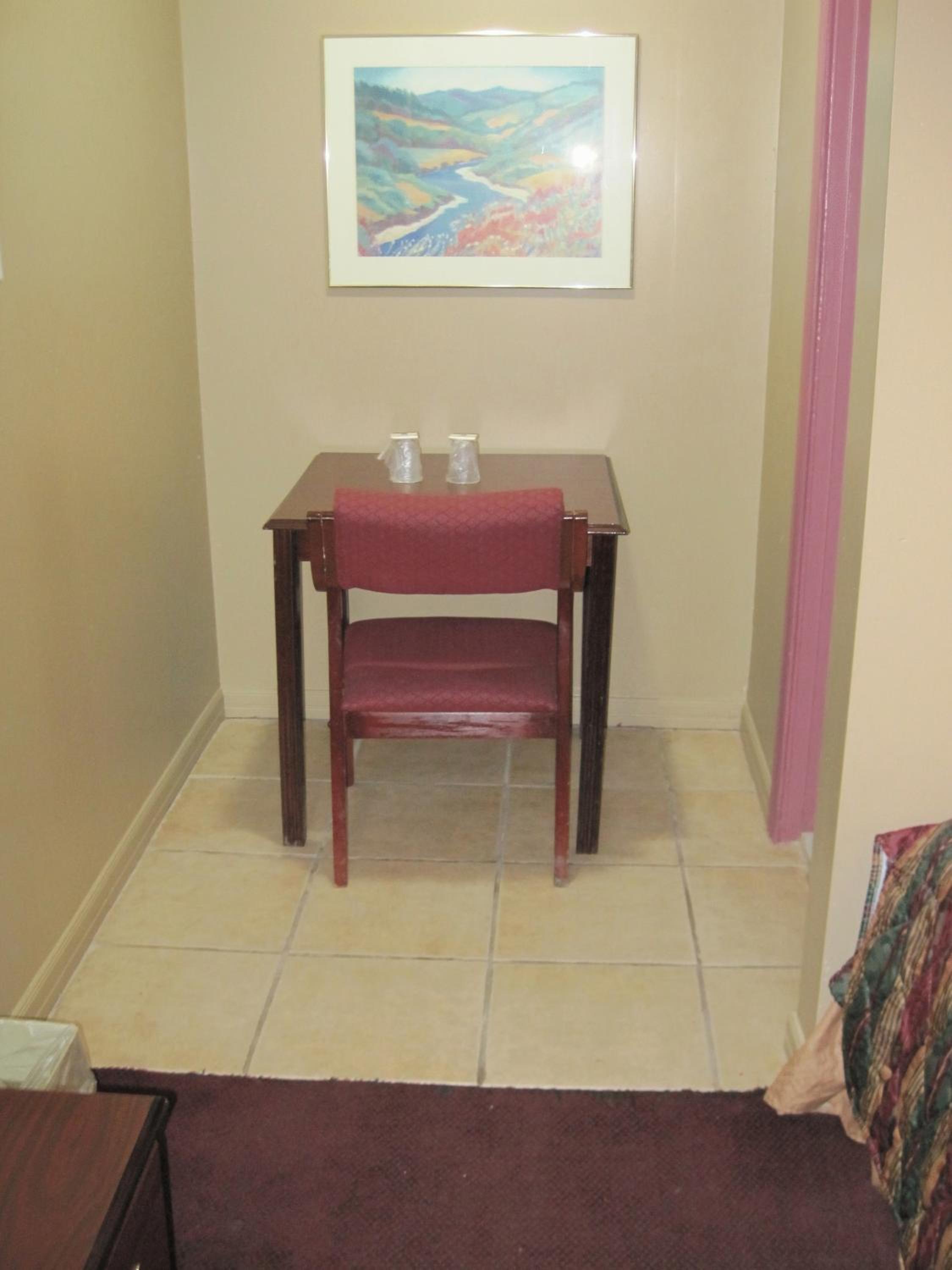 Queen Room with Two Queen Beds - Photo 5
