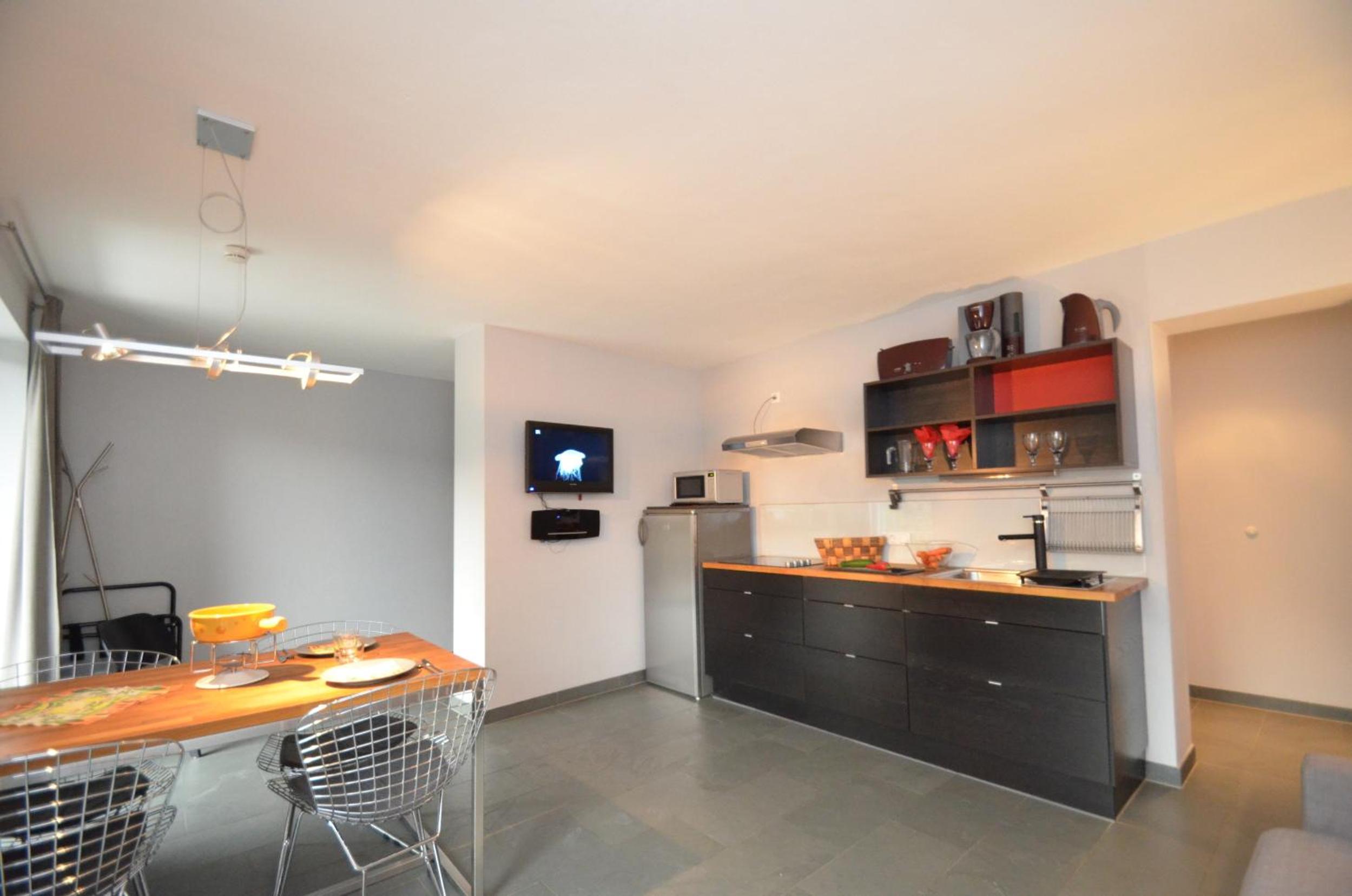 Top 6 - One-Bedroom Apartment with Balcony and Mountain View photo 2