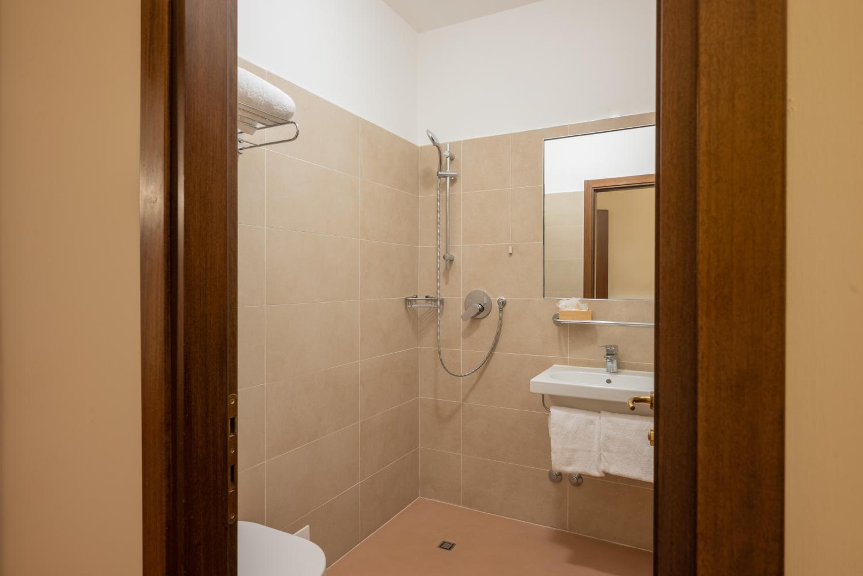 Standard Triple Room photo 2