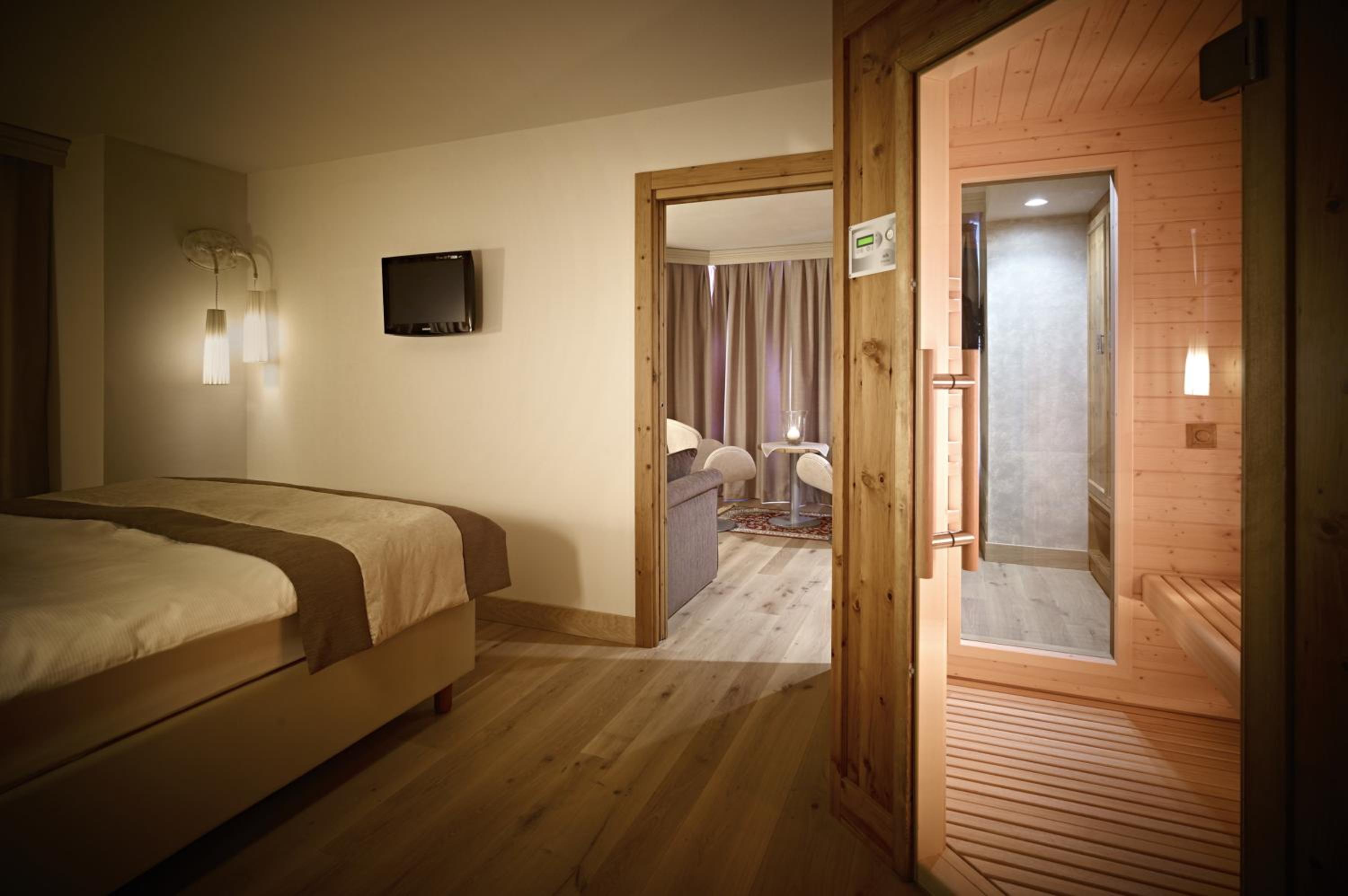 Luxury Suite photo 3
