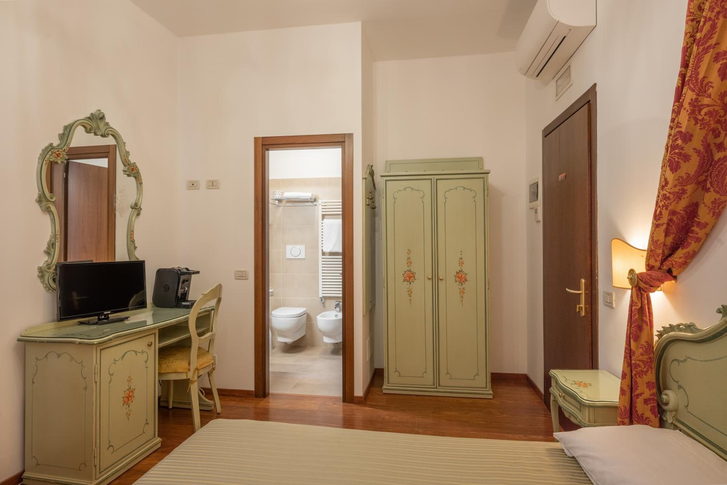 Standard Double Room photo 1