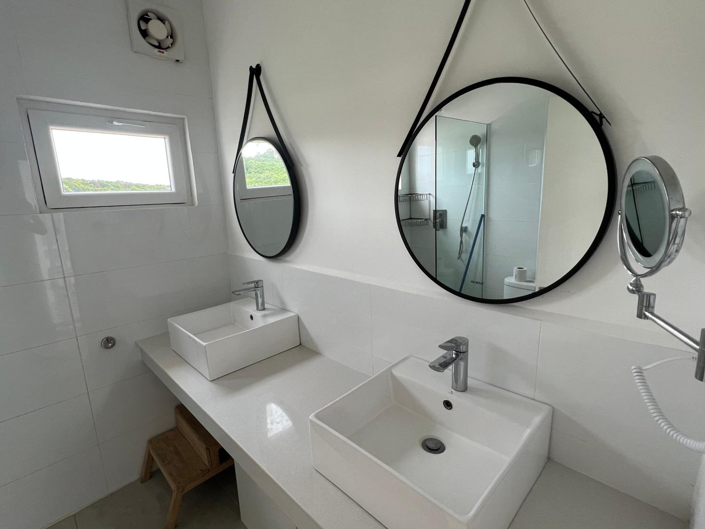 Four-Bedroom House - Photo 9