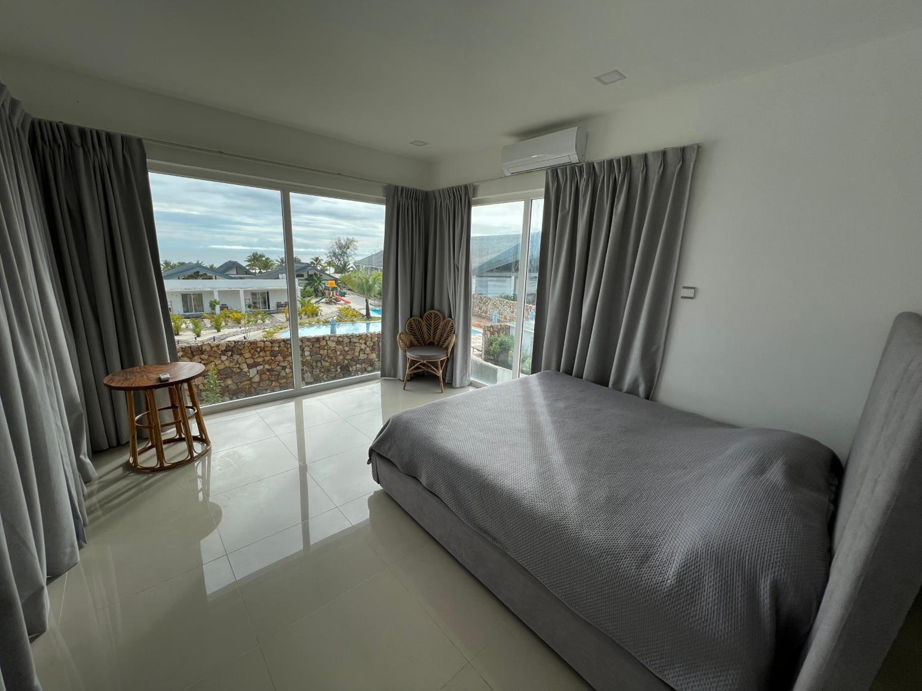 Four-Bedroom House - Photo 12