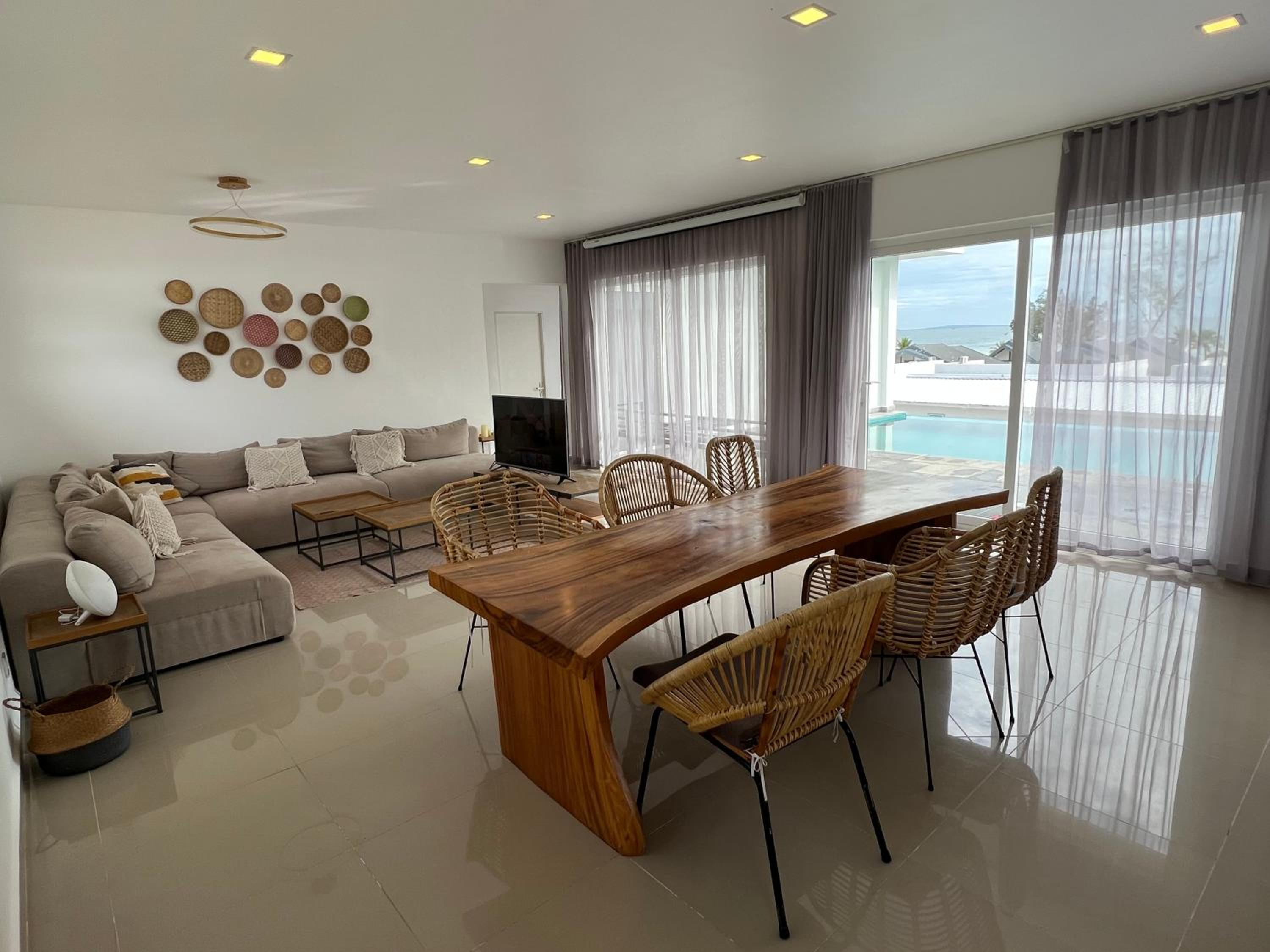 Four-Bedroom House - Photo 4