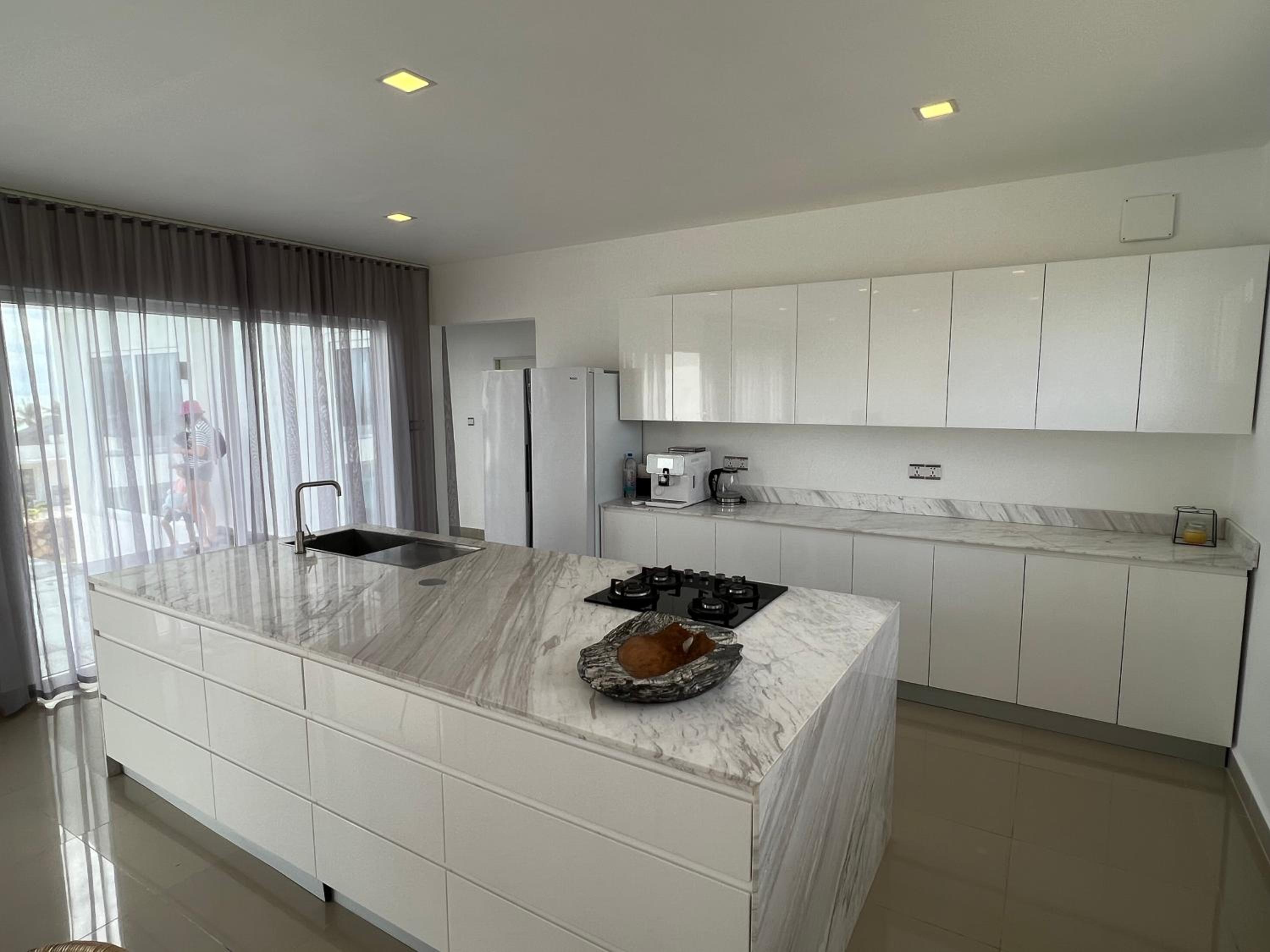 Four-Bedroom House - Photo 7