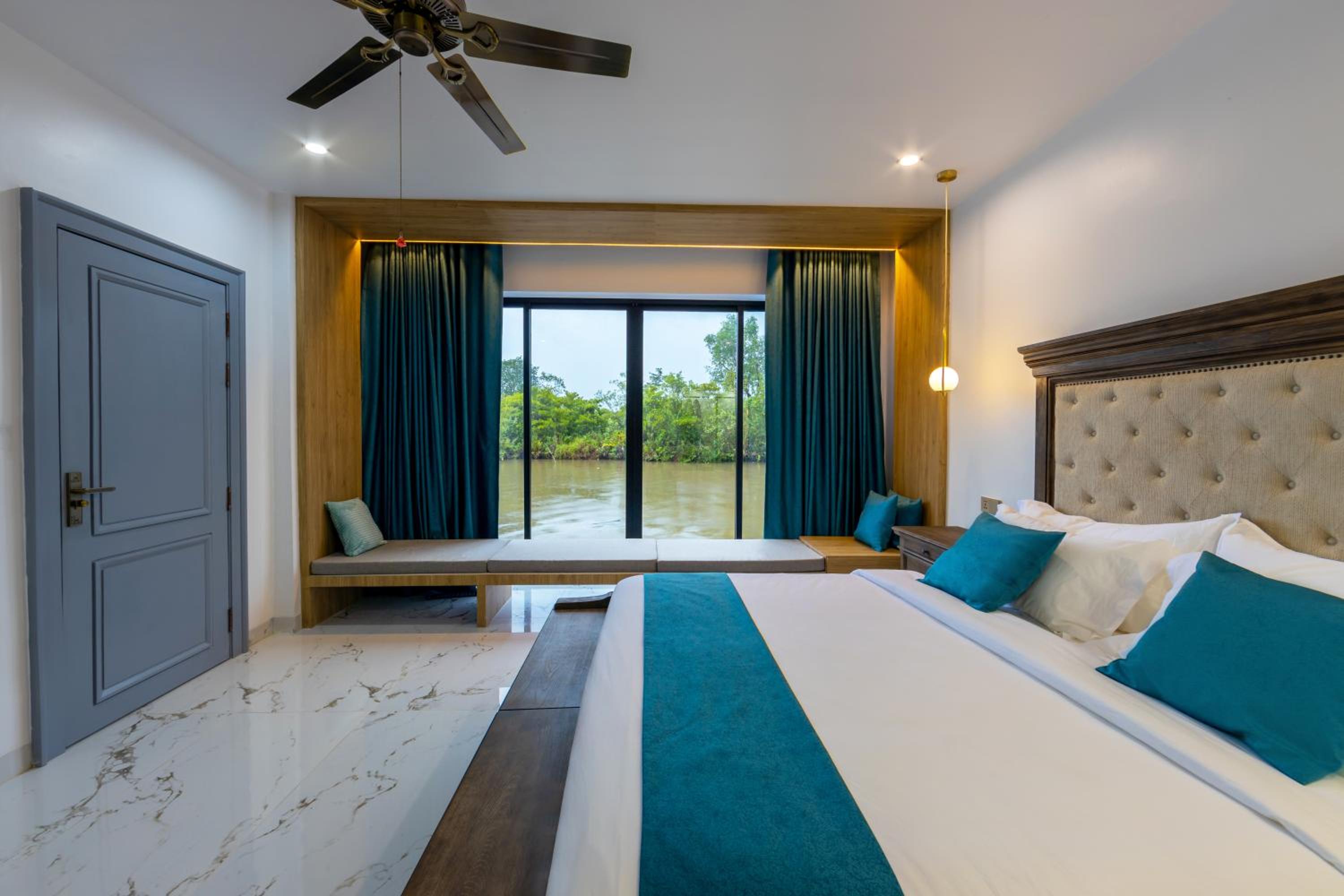 Deluxe Family Suite photo 1
