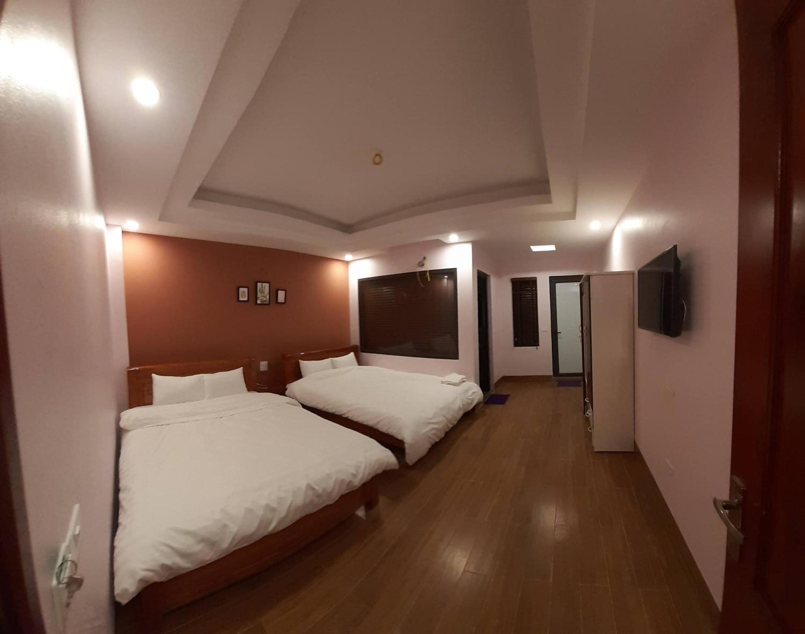 Standard Queen Room with Two Queen Beds photo 2