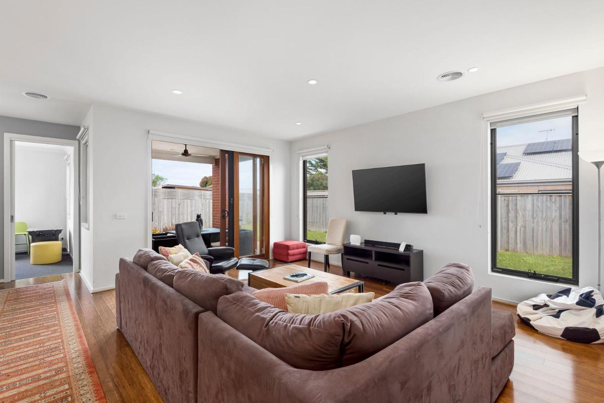 Five-Bedroom House photo 1