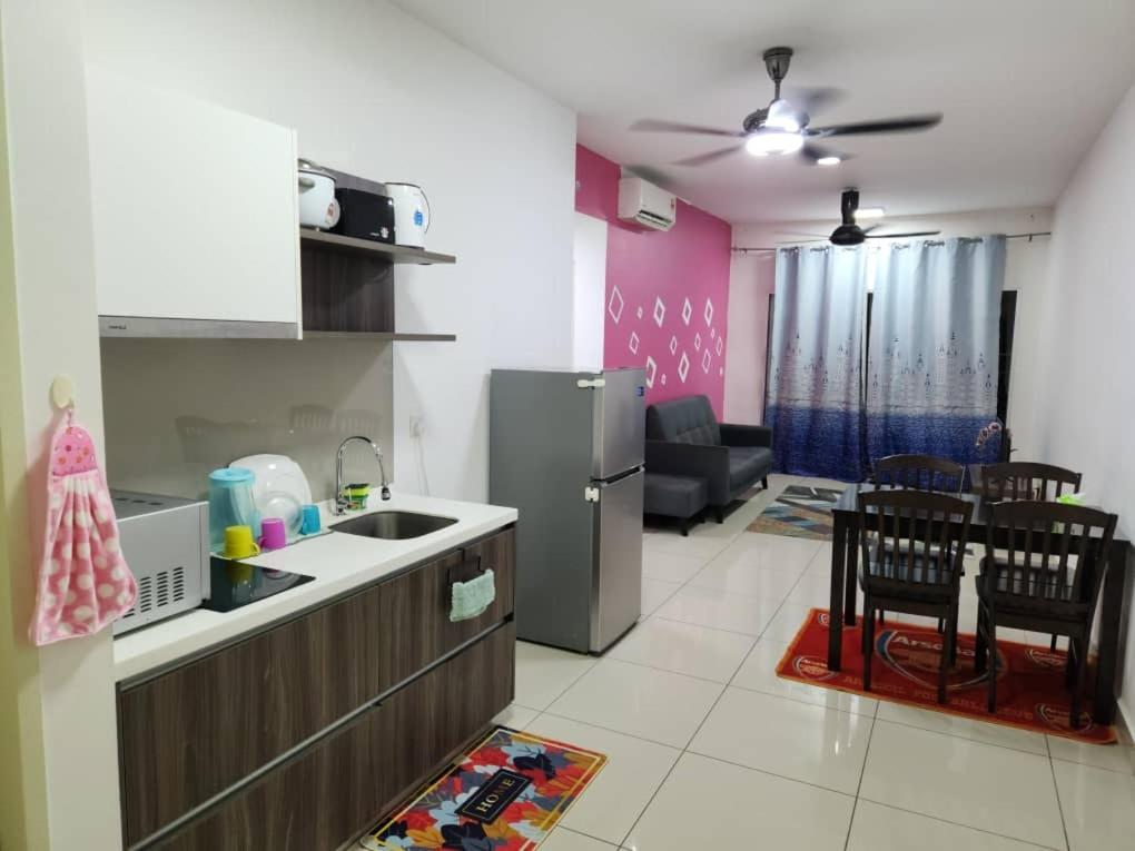 Apartment with Balcony photo 1