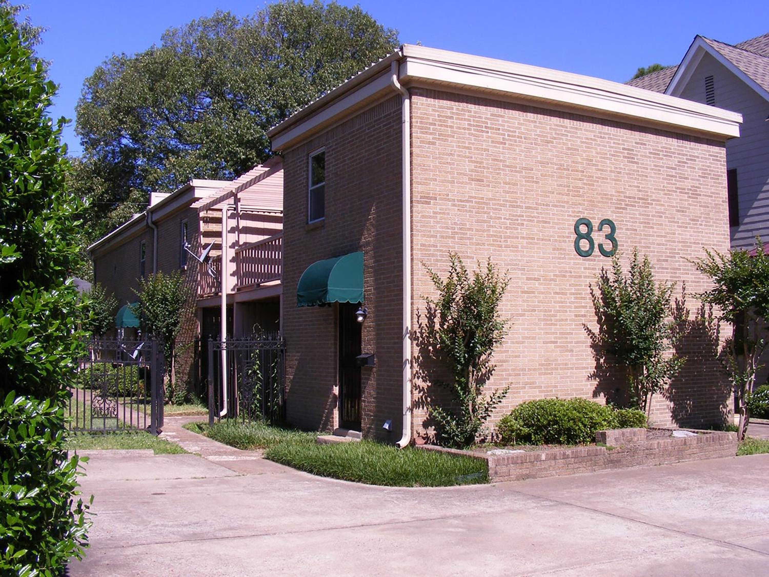 Three-Bedroom Apartment - Photo 39