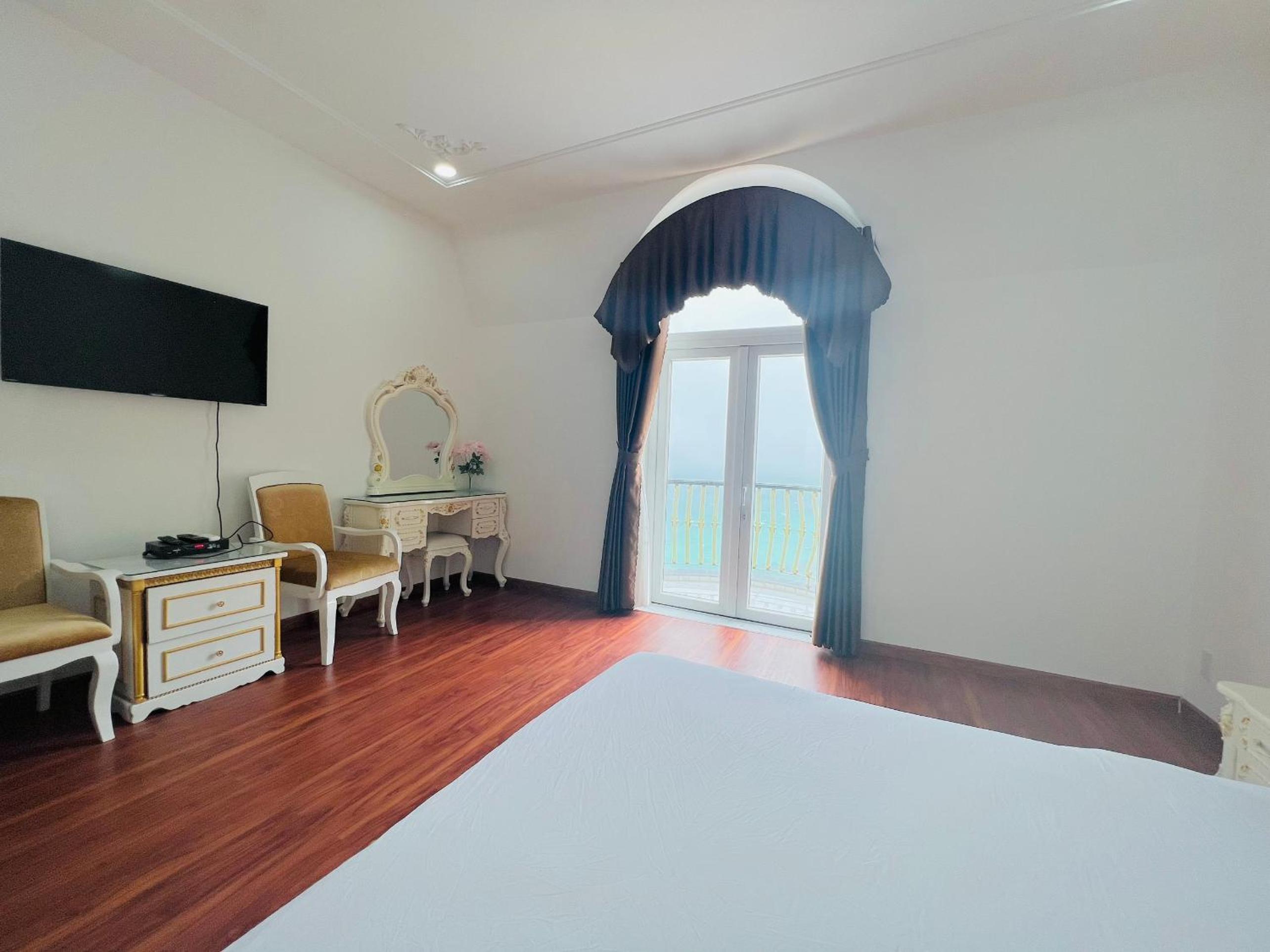Double Room with Balcony and Sea View