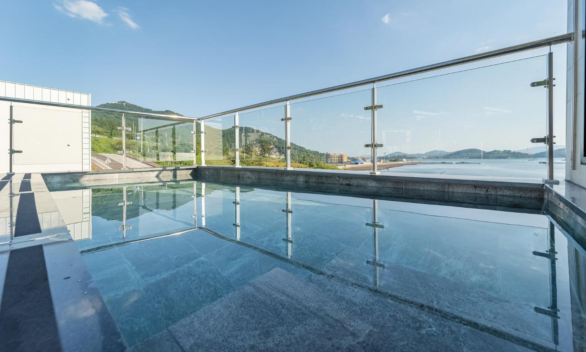 Labium Second Floor Twin Ocean View with Seasonal Private Pool(Jul-Aug) photo 2