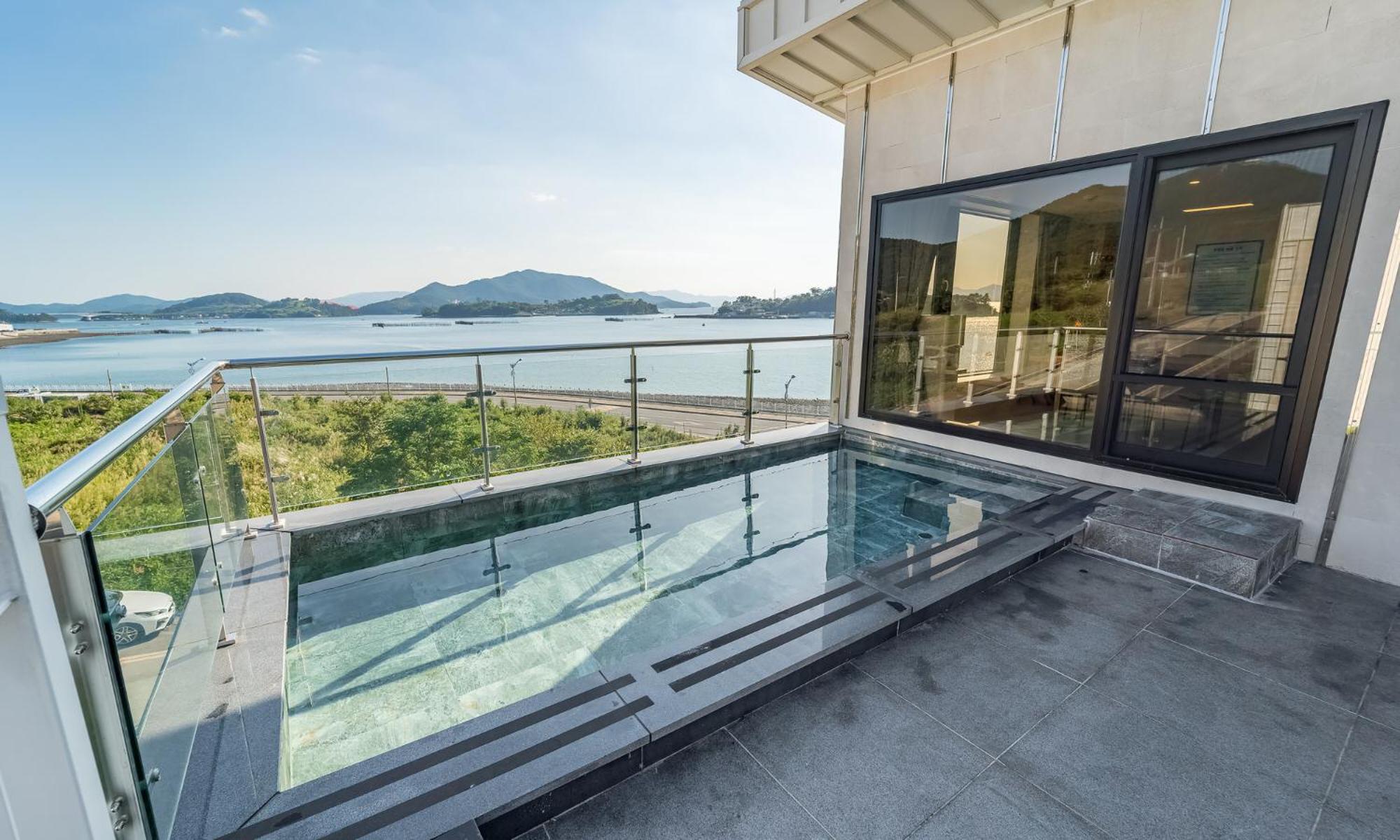 Labium Second Floor Twin Ocean View with Seasonal Private Pool(Jul-Aug) photo 3