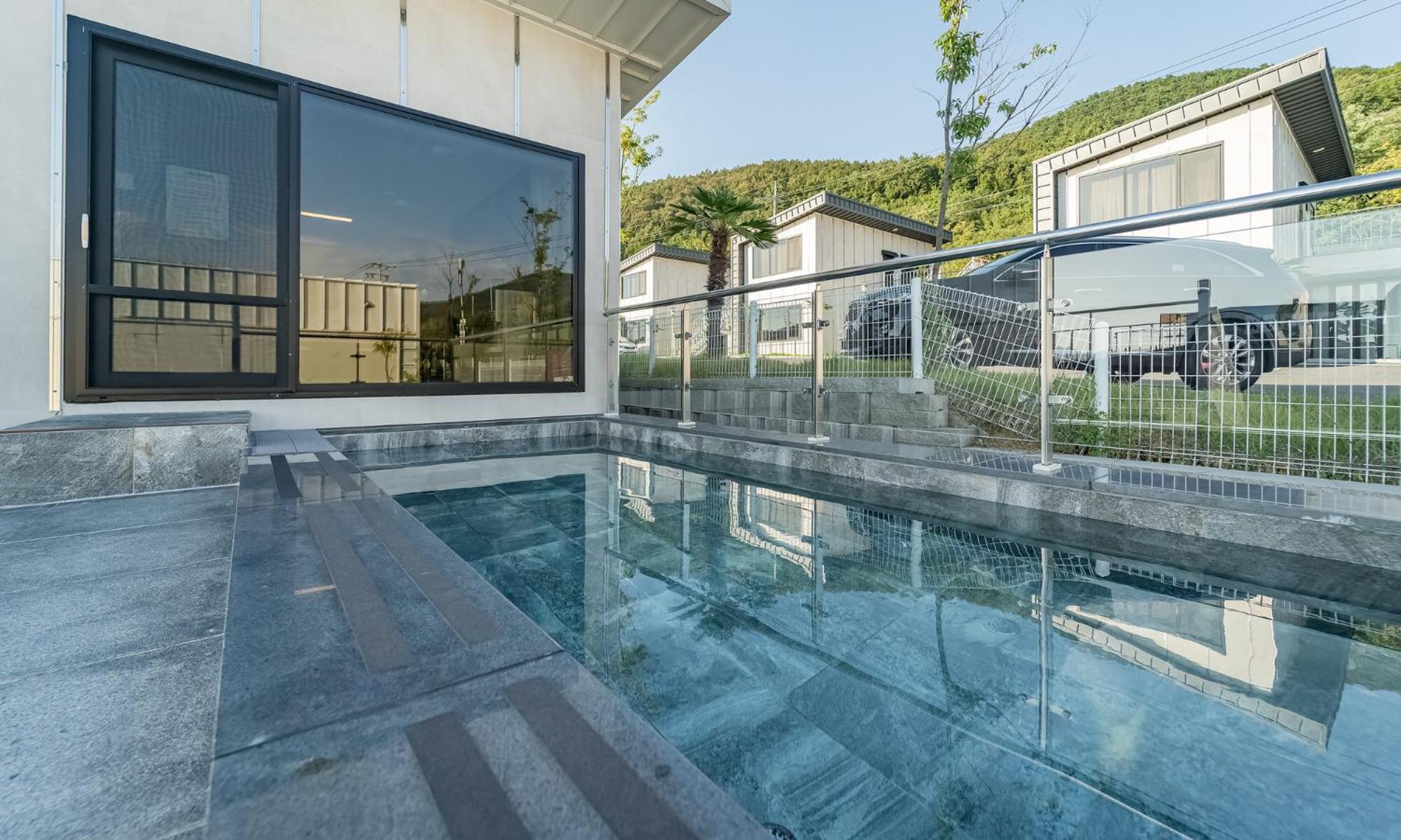 Labium Second Floor Ondol with Seasonal Private Pool(Jul-Aug)