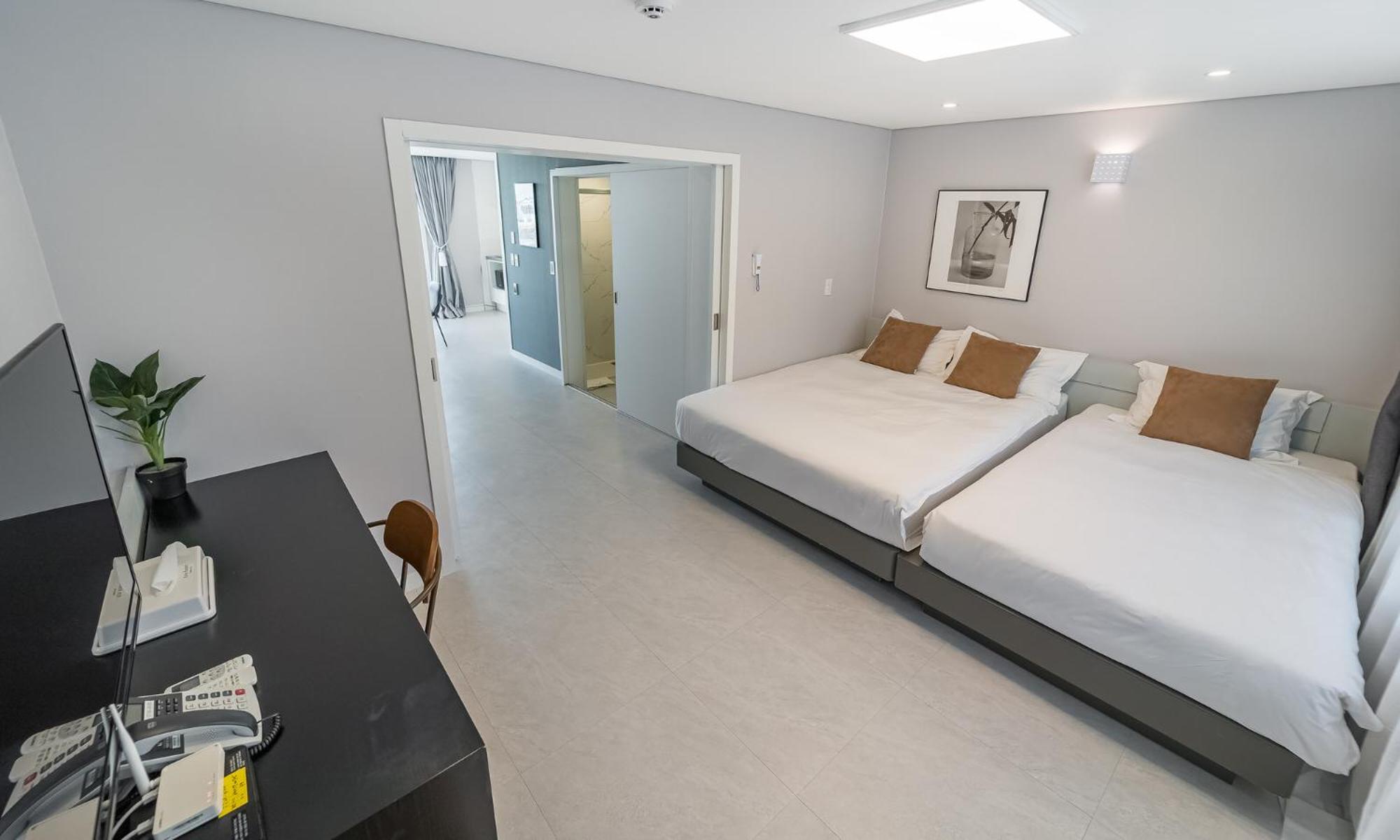 Labium Second Floor Twin Mountain View with Seasonal Private Pool(Jul-Aug)
