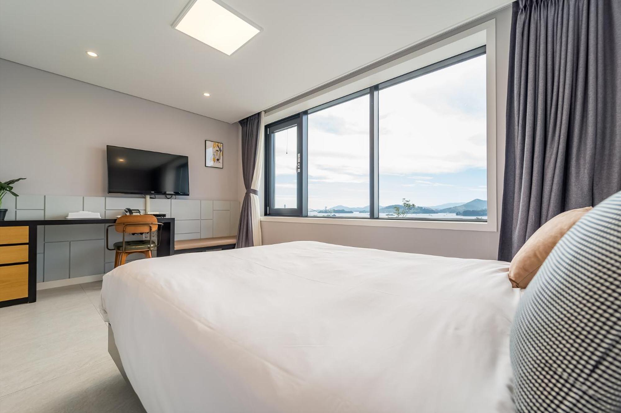 Labium Second Floor Double Ocean View with Seasonal Private Pool(Jul-Aug)