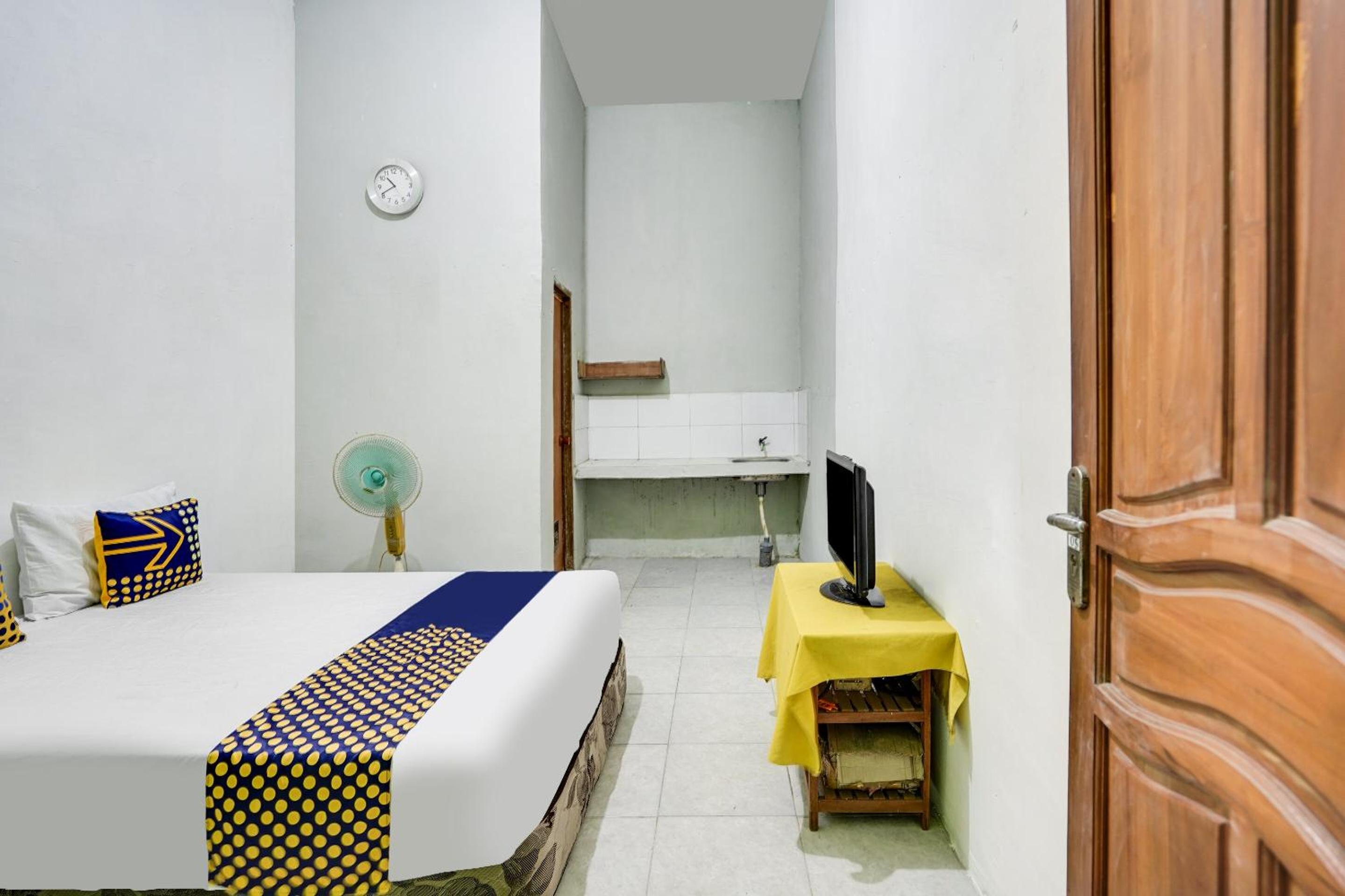 Budget Double Room photo 3