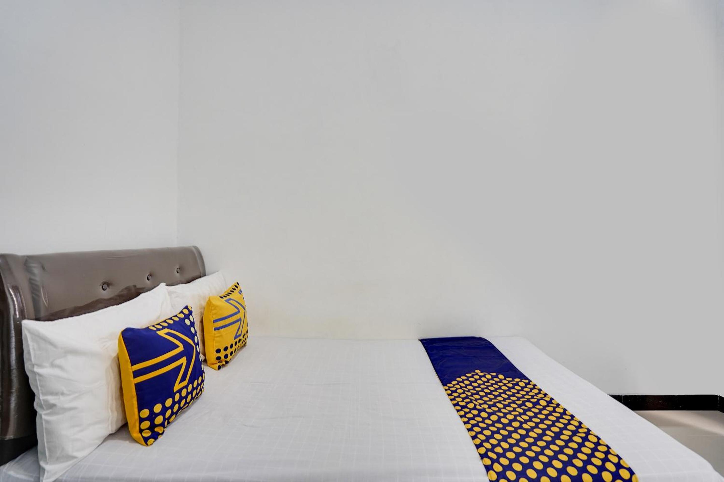 Budget Double Room photo 2