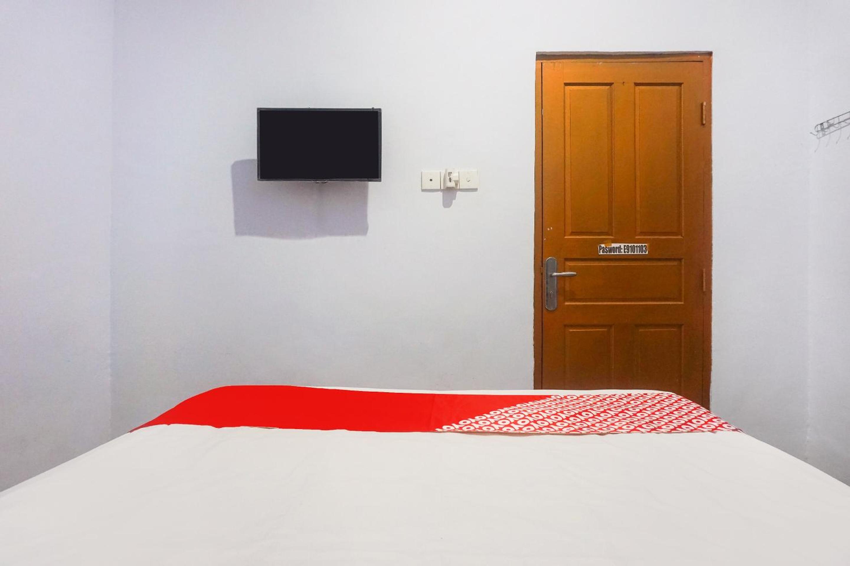 Standard Double Room - Photo 12