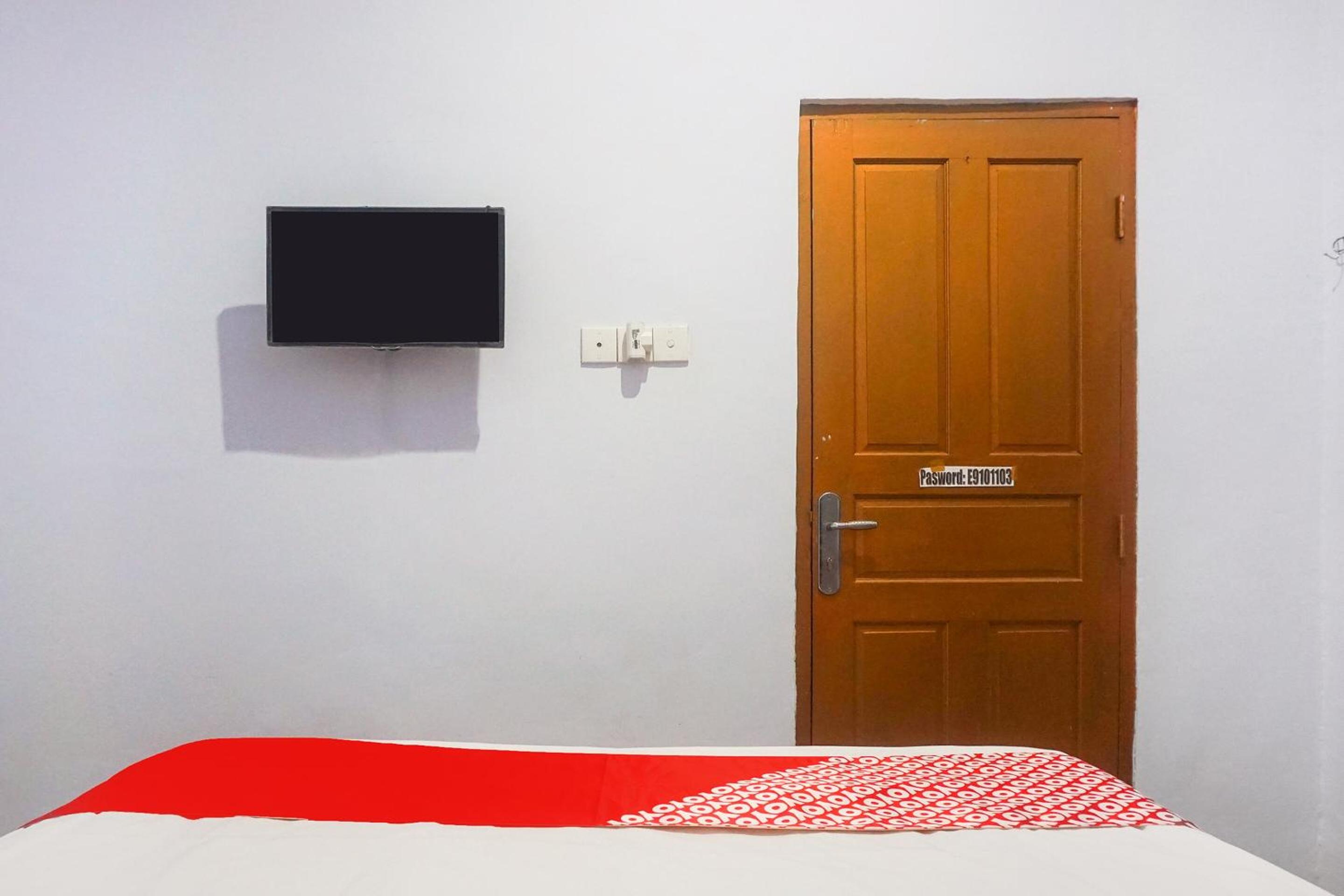 Standard Double Room - Photo 11