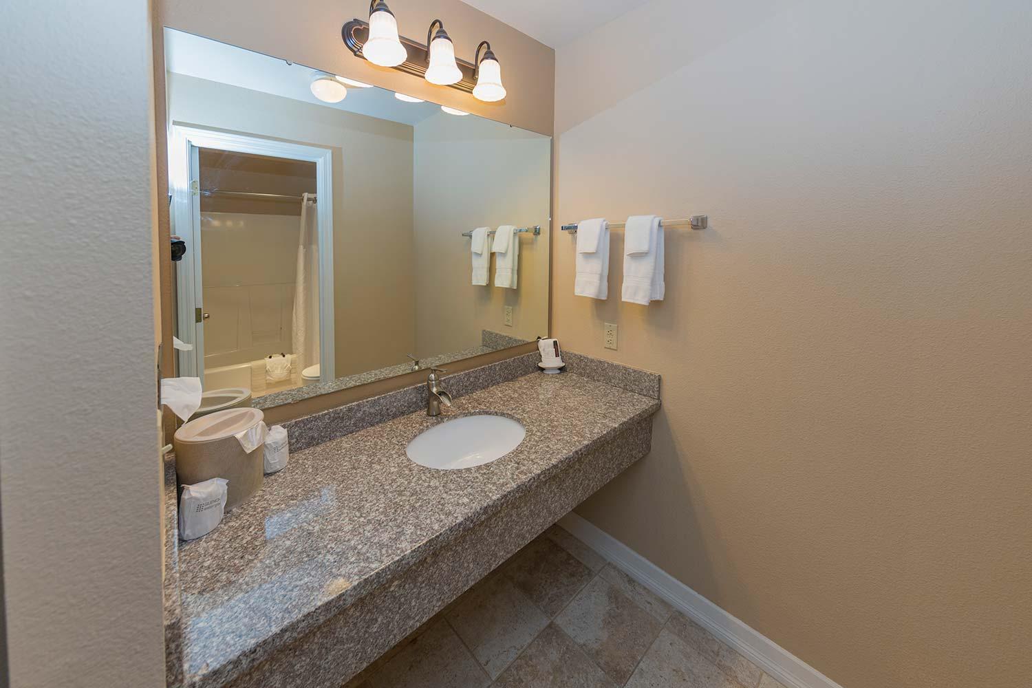 Queen Room - Disability Access photo 2