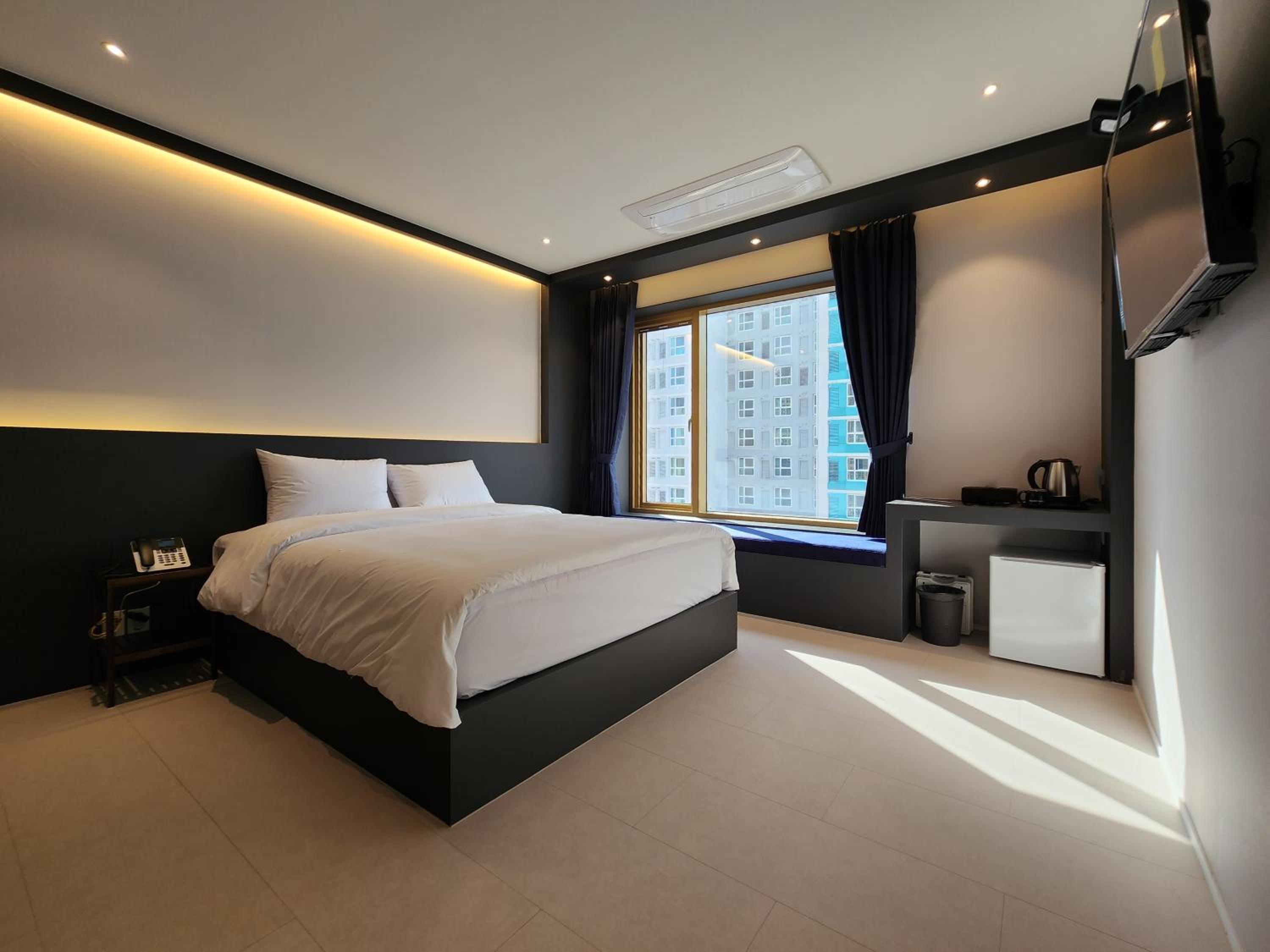 Deluxe Double Room - Photo 11