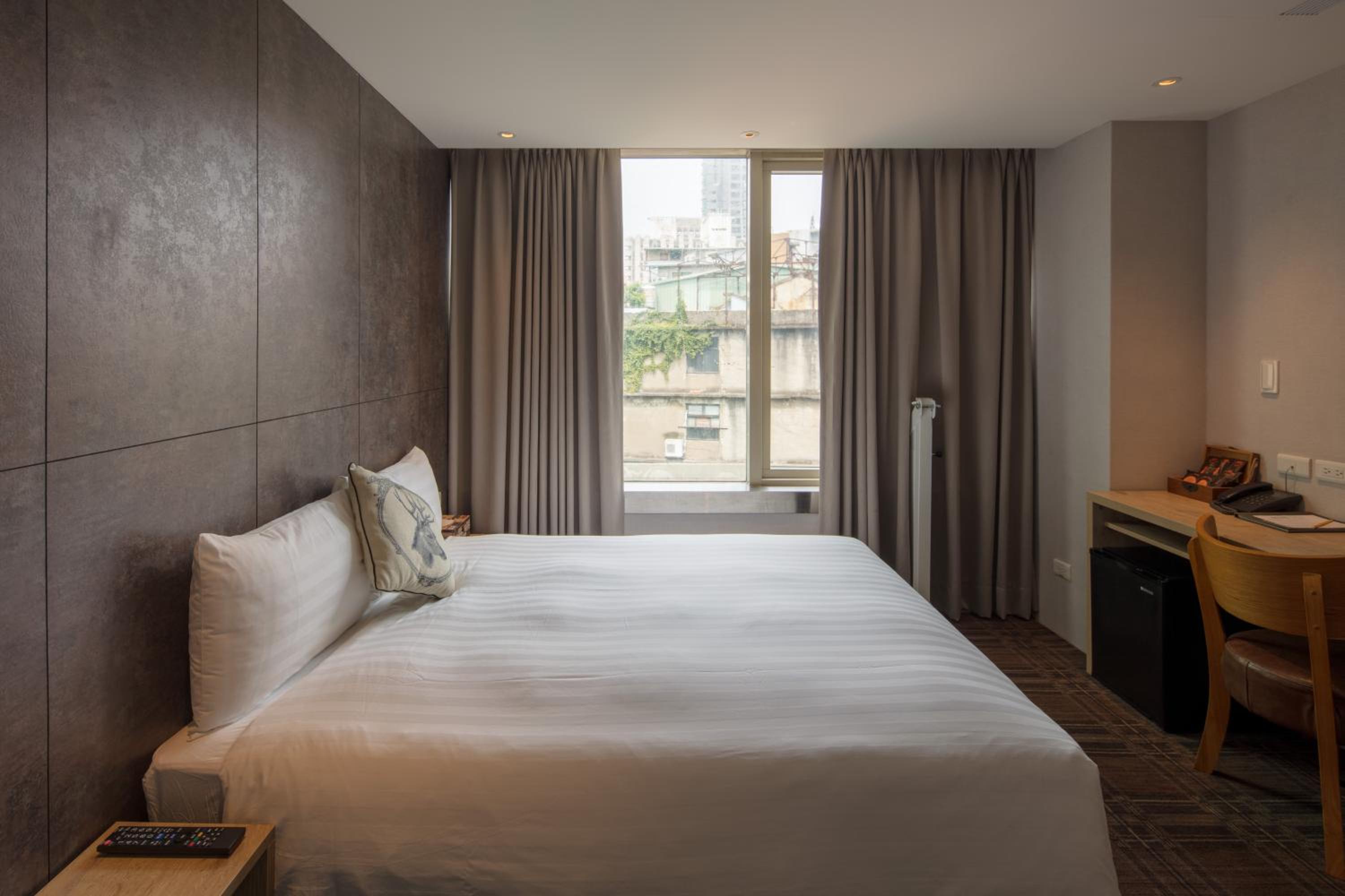 Executive Double Room with Bath photo 2