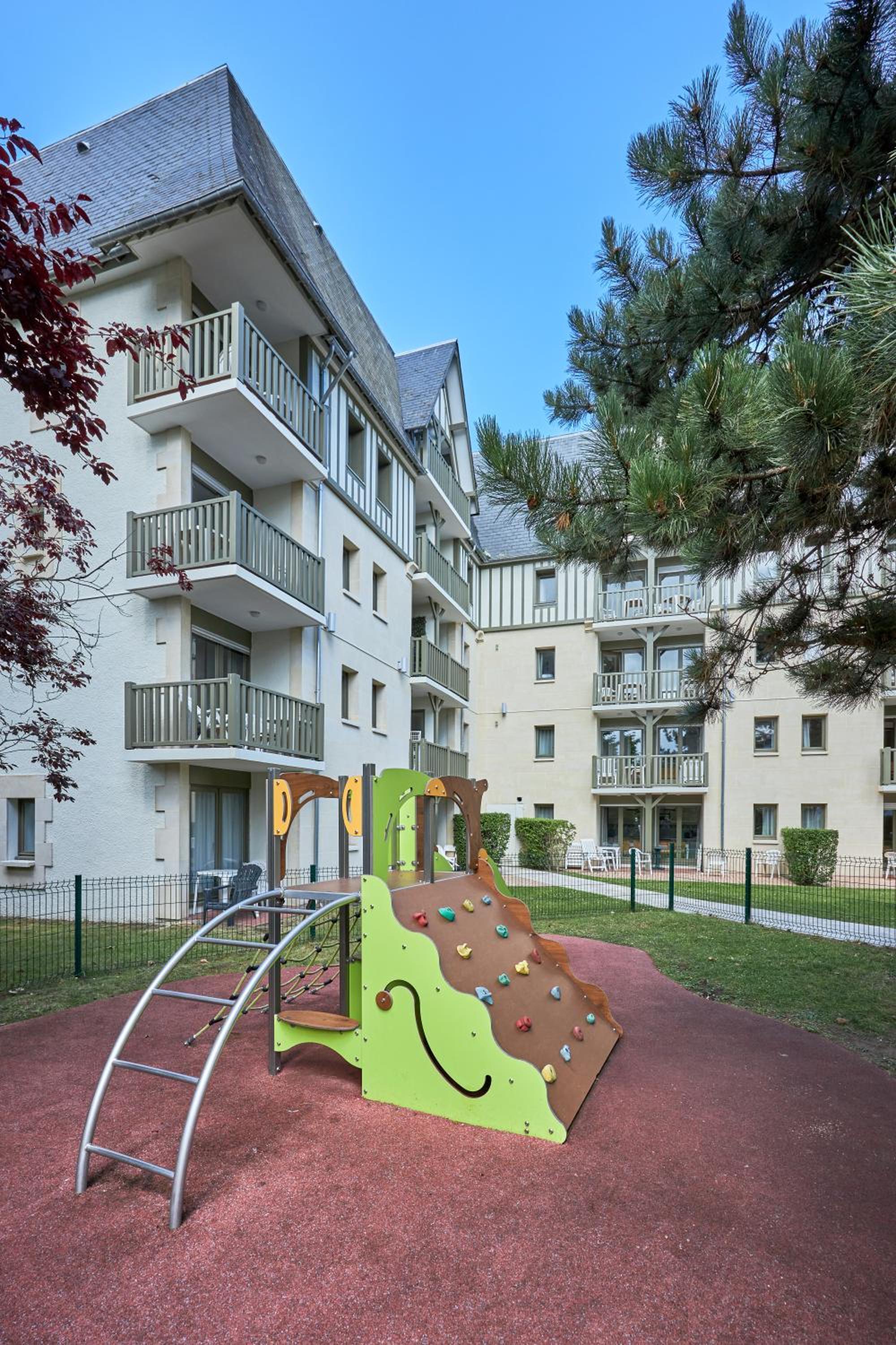 Studio with Sleeping Alcove and Terrace or Balcony (4 People) - Photo 17