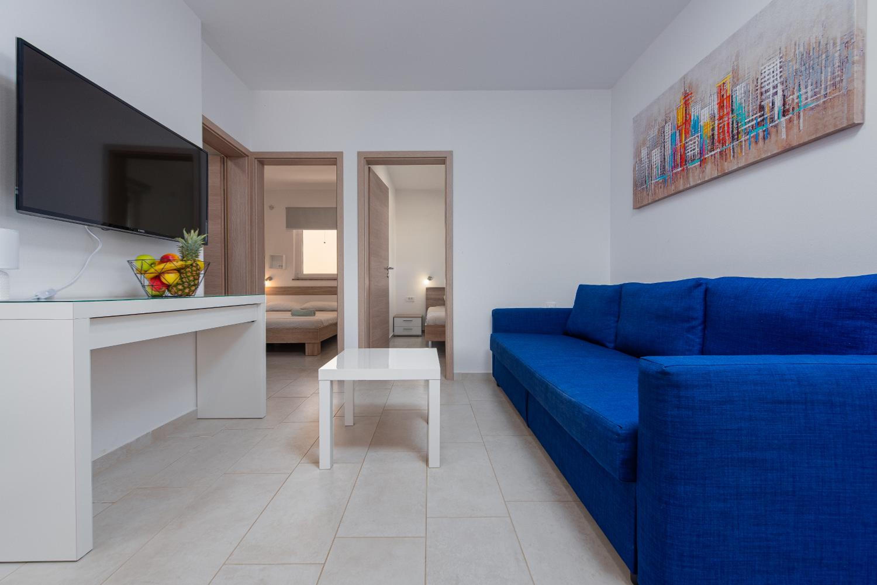 Apartment with Pool View