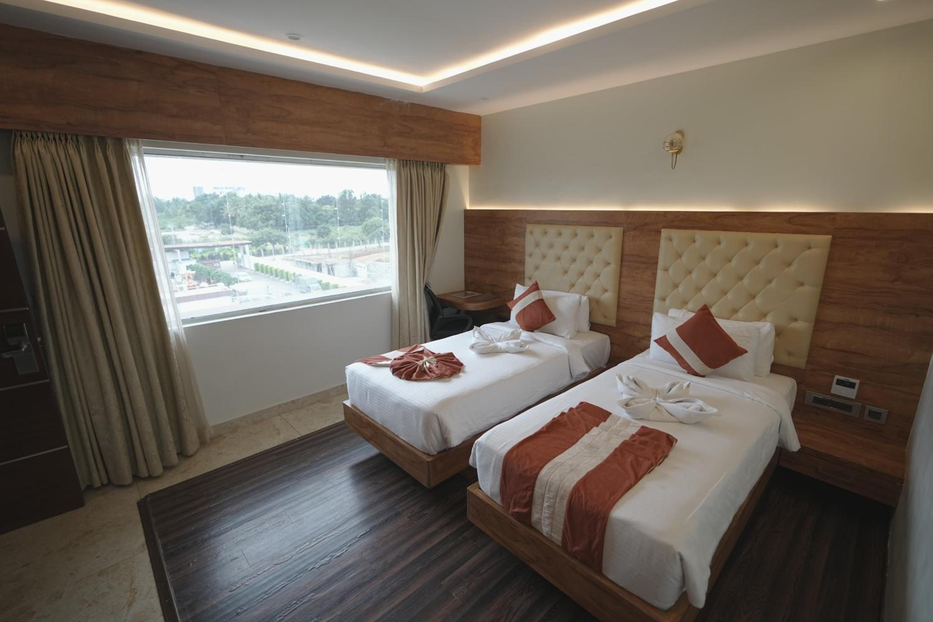 Standard Double or Twin Room with Pool View - Photo 2