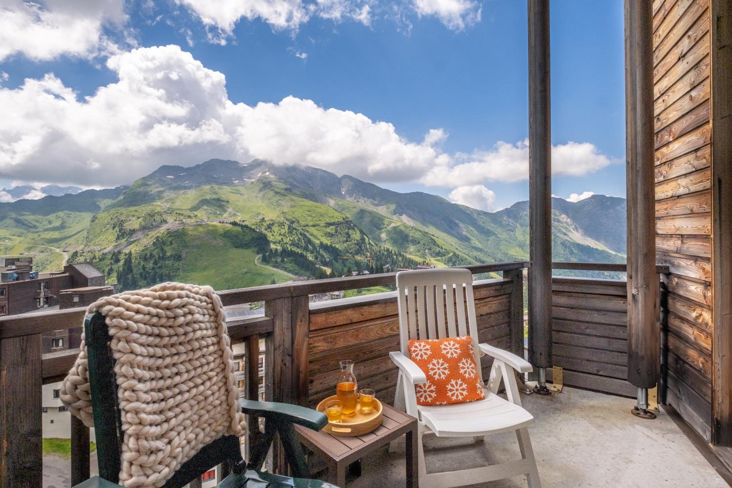 One-Bedroom Apartment with Open Moutain View (4 People) photo 2