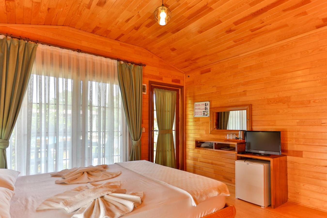 Double Room with Pool View photo 3