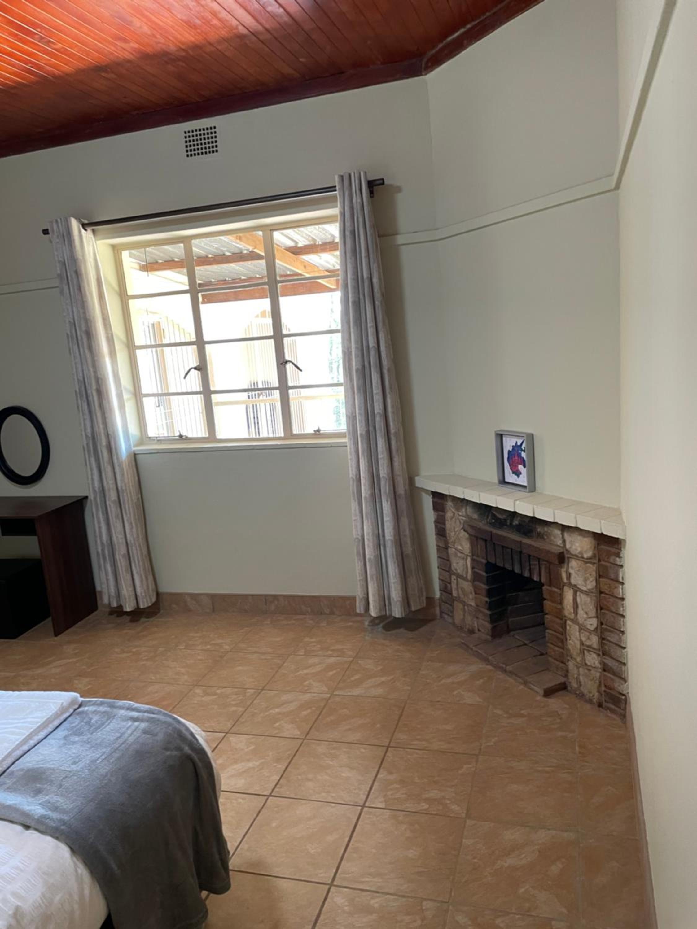 Four-Bedroom House - Photo 12