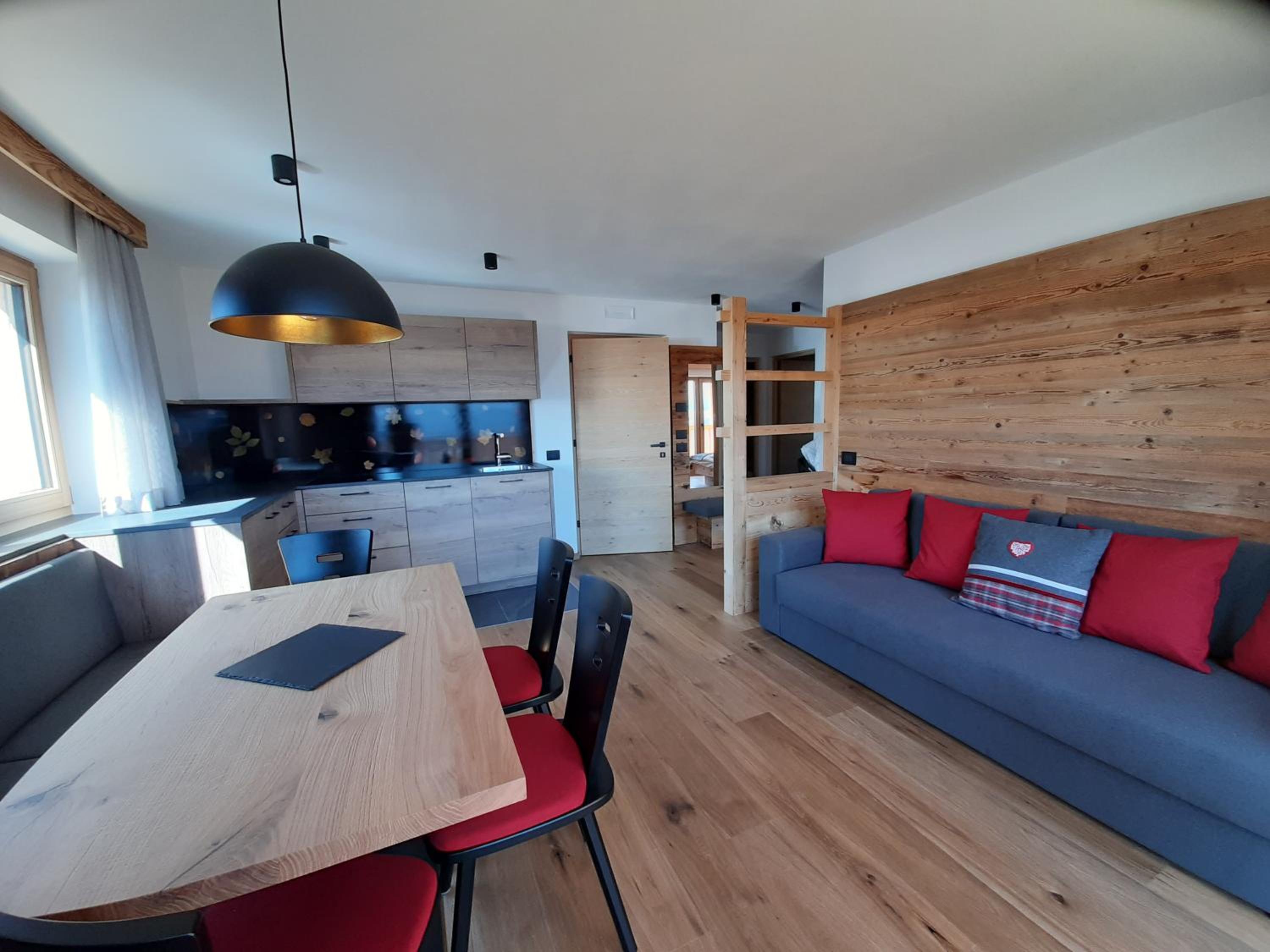 Apartment with Mountain View