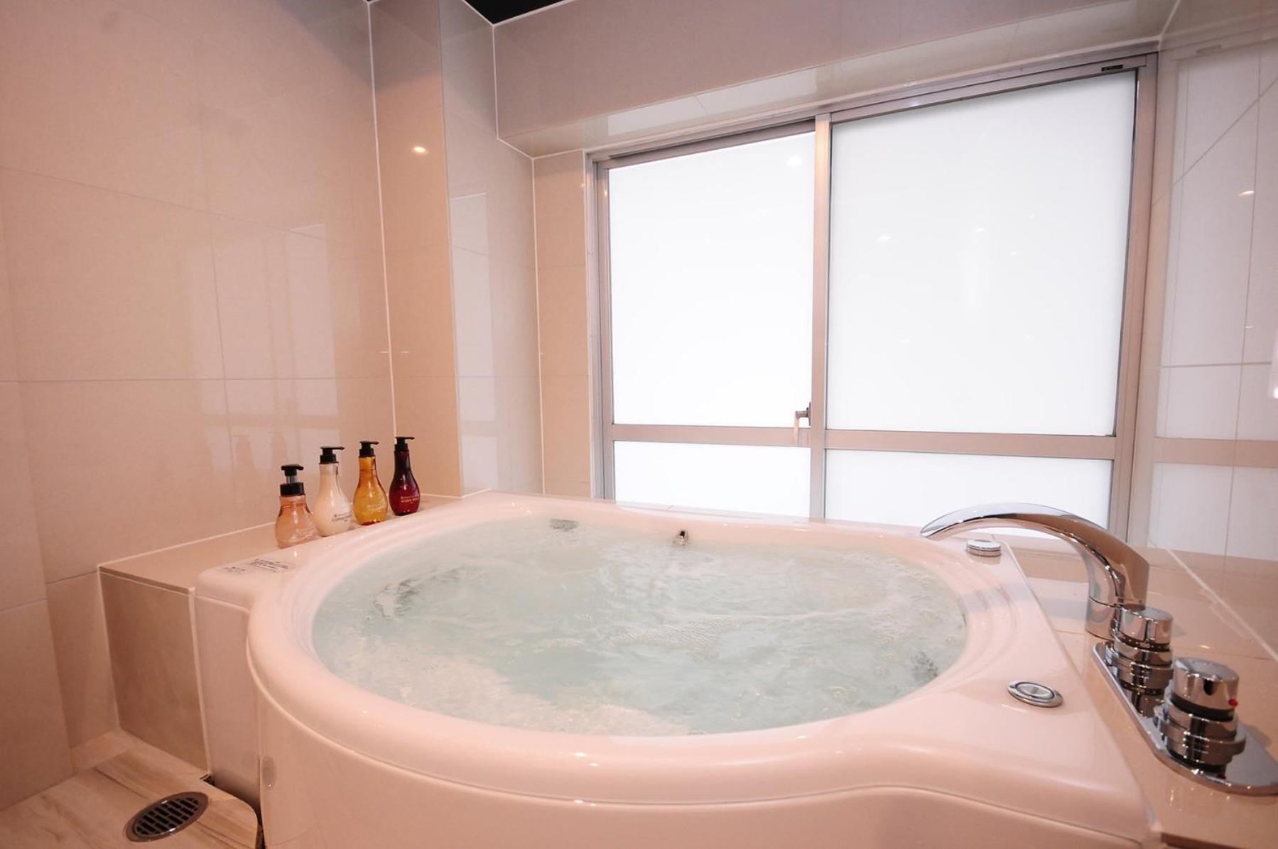 Executive Suite - Photo 7