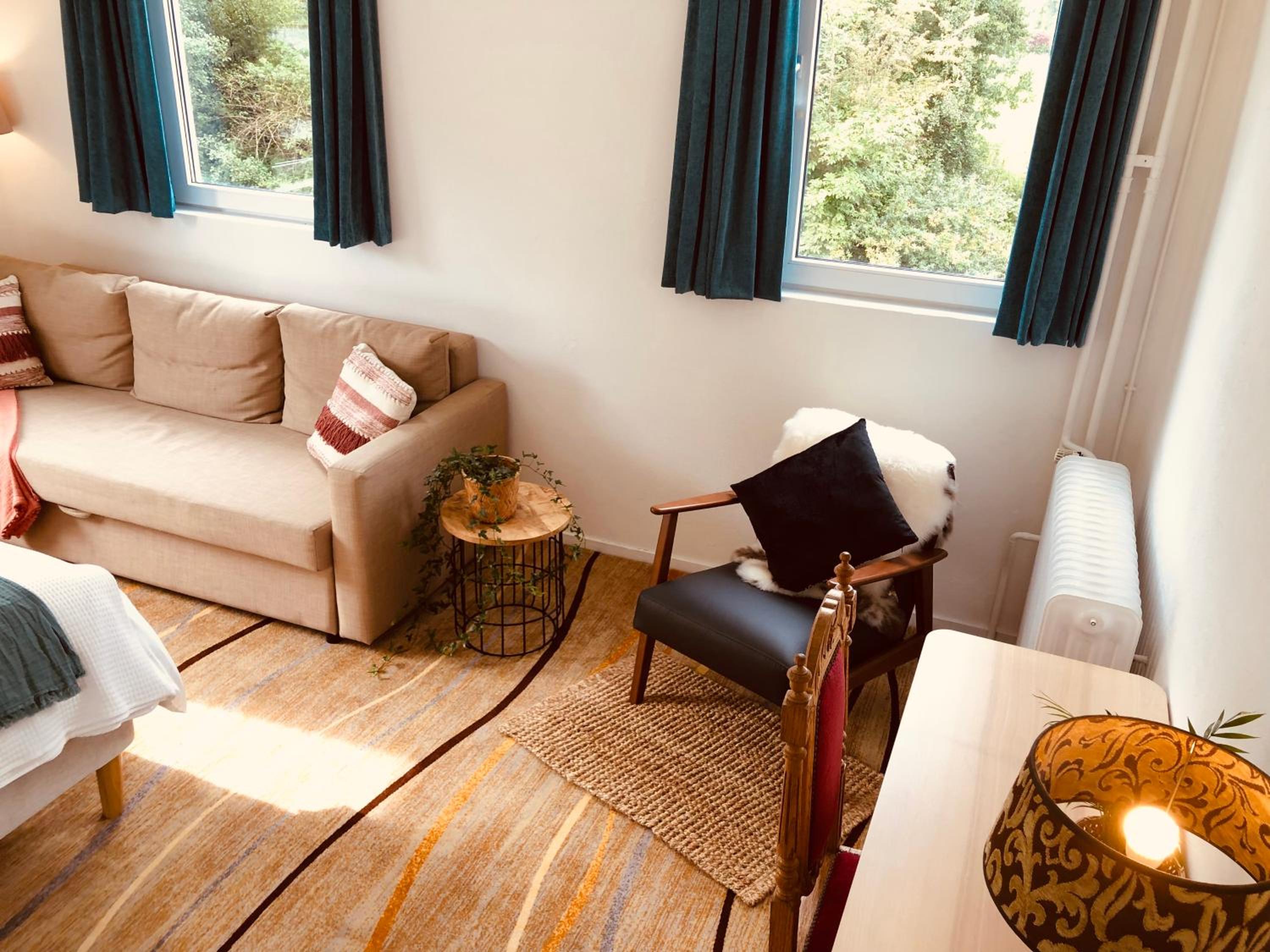 Family Room - Photo 10