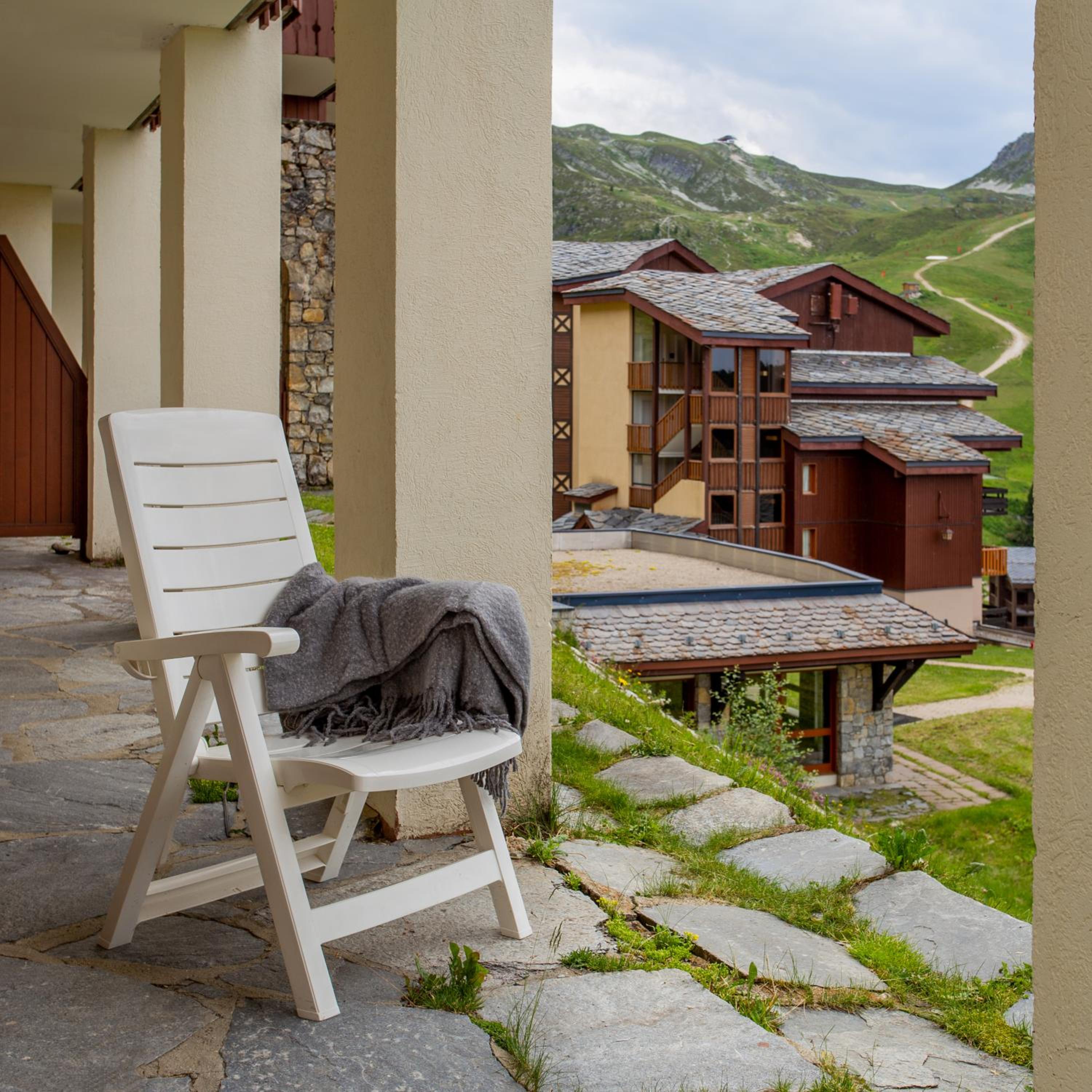 One-Bedroom Apartment with Mountain View (4 People) - South Side photo 3