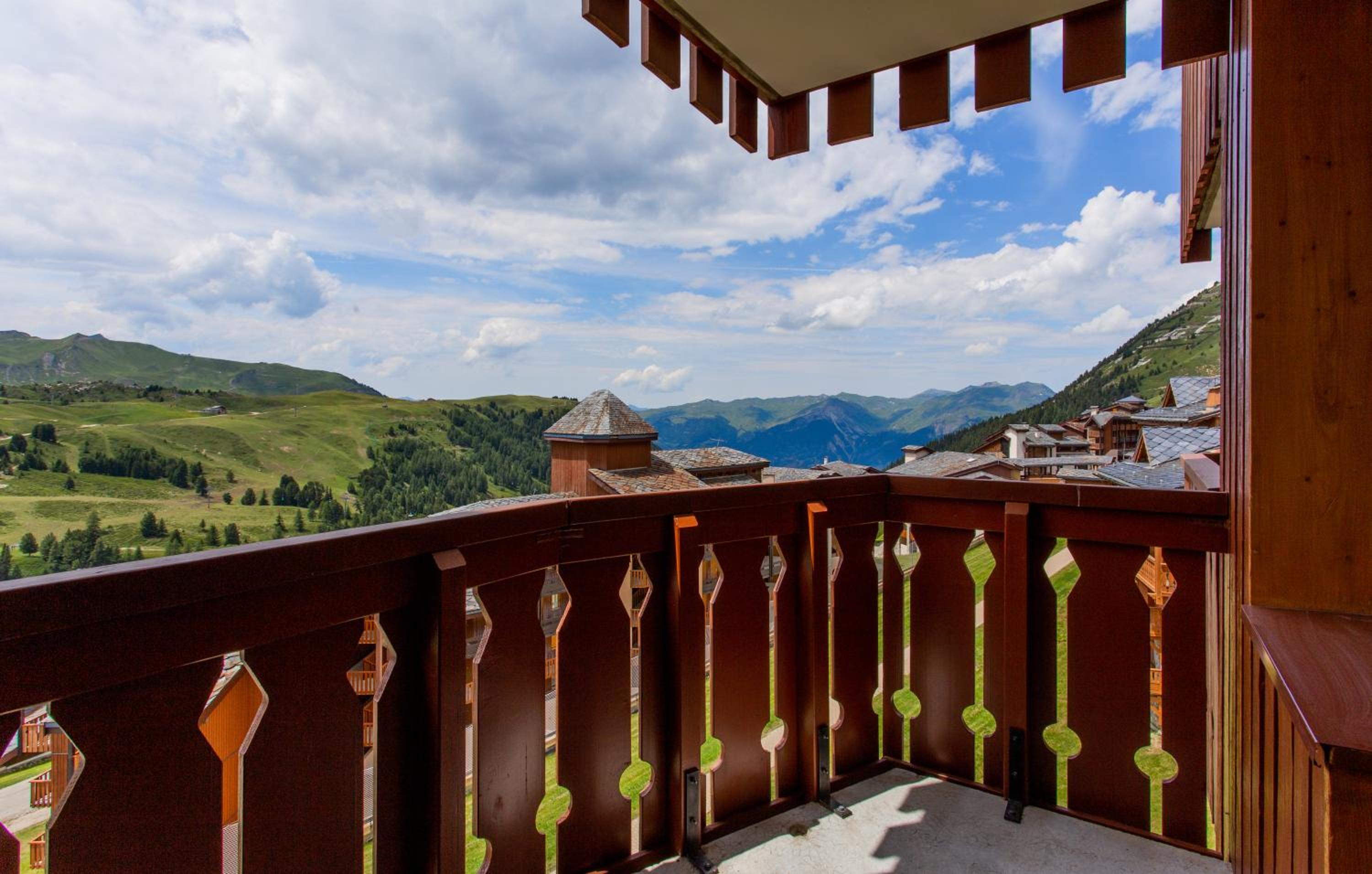 Two-Bedroom Apartment with Mountain View (7 People) - South Side photo 2