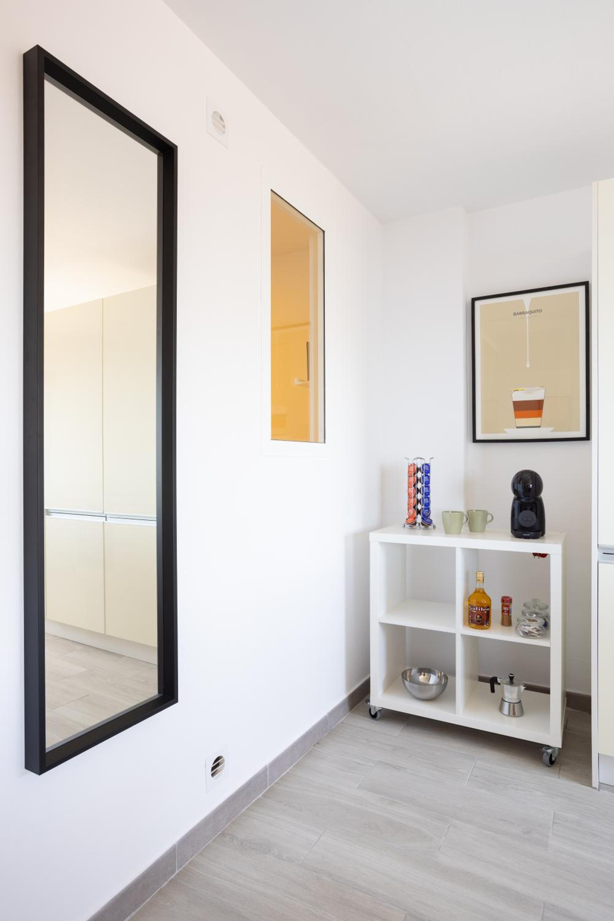 One-Bedroom Apartment photo 2