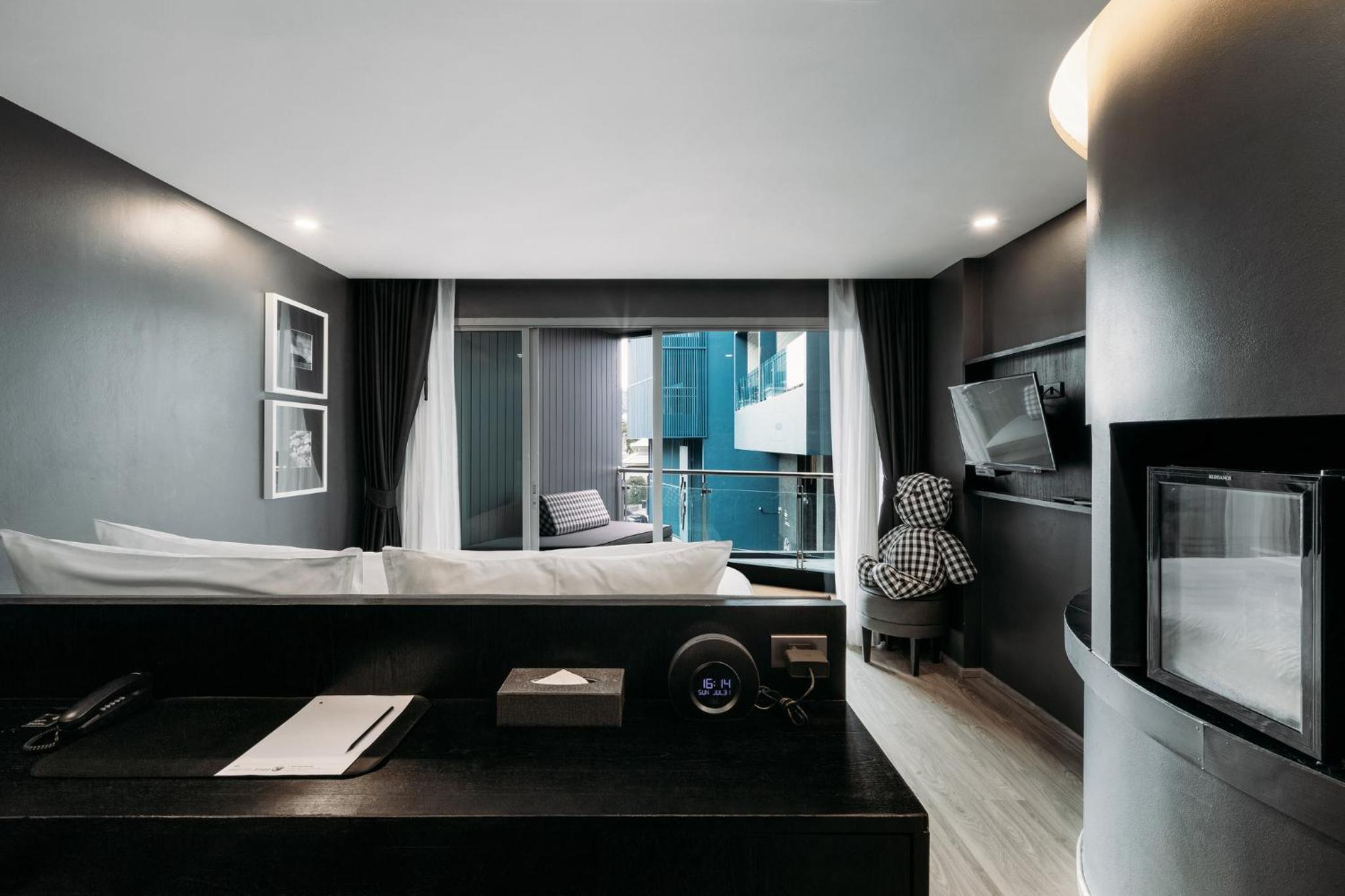 Ozone Hall Twin Bed With Balcony