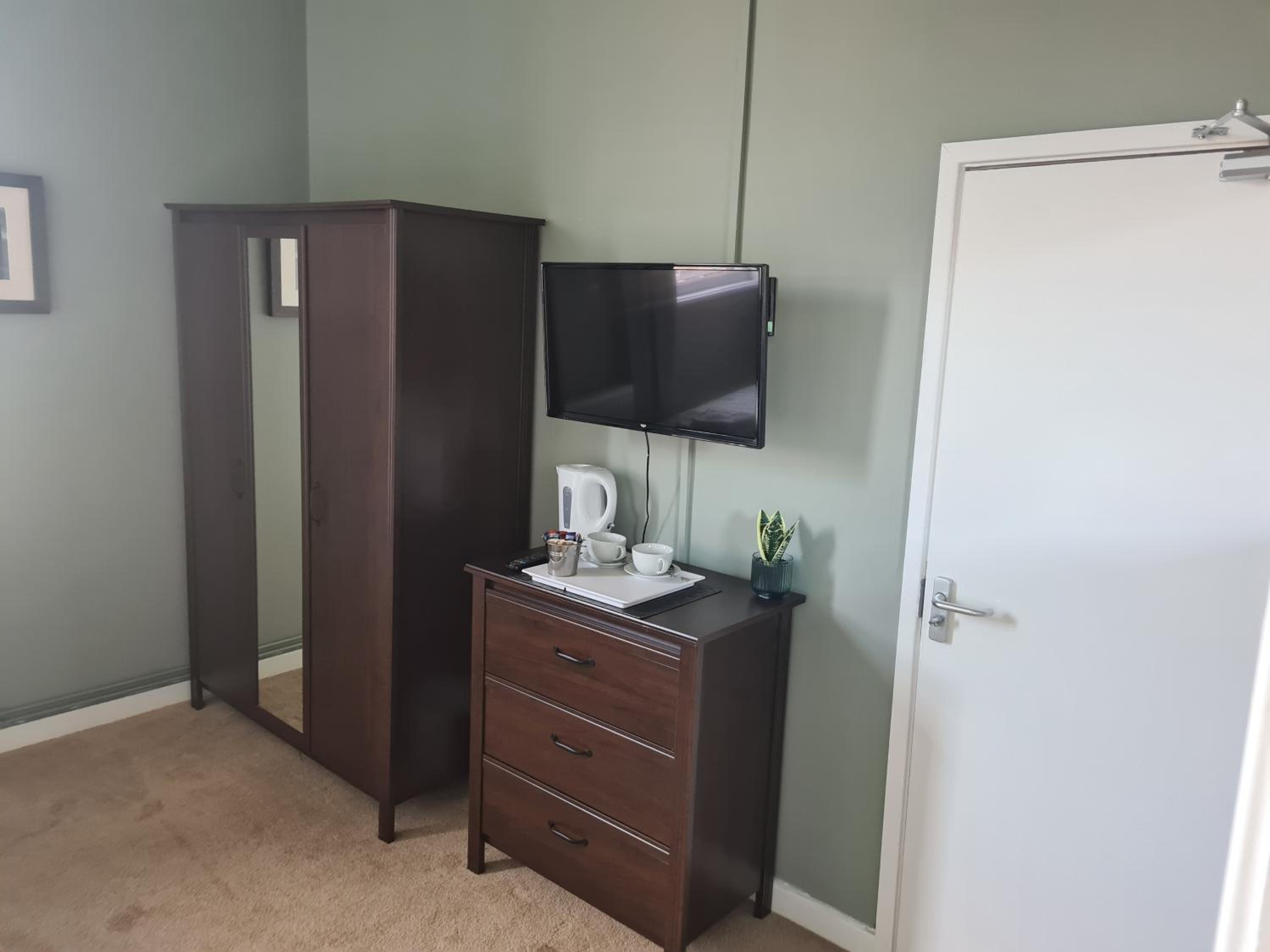 Standard Twin Room with Shared Bathroom photo 1
