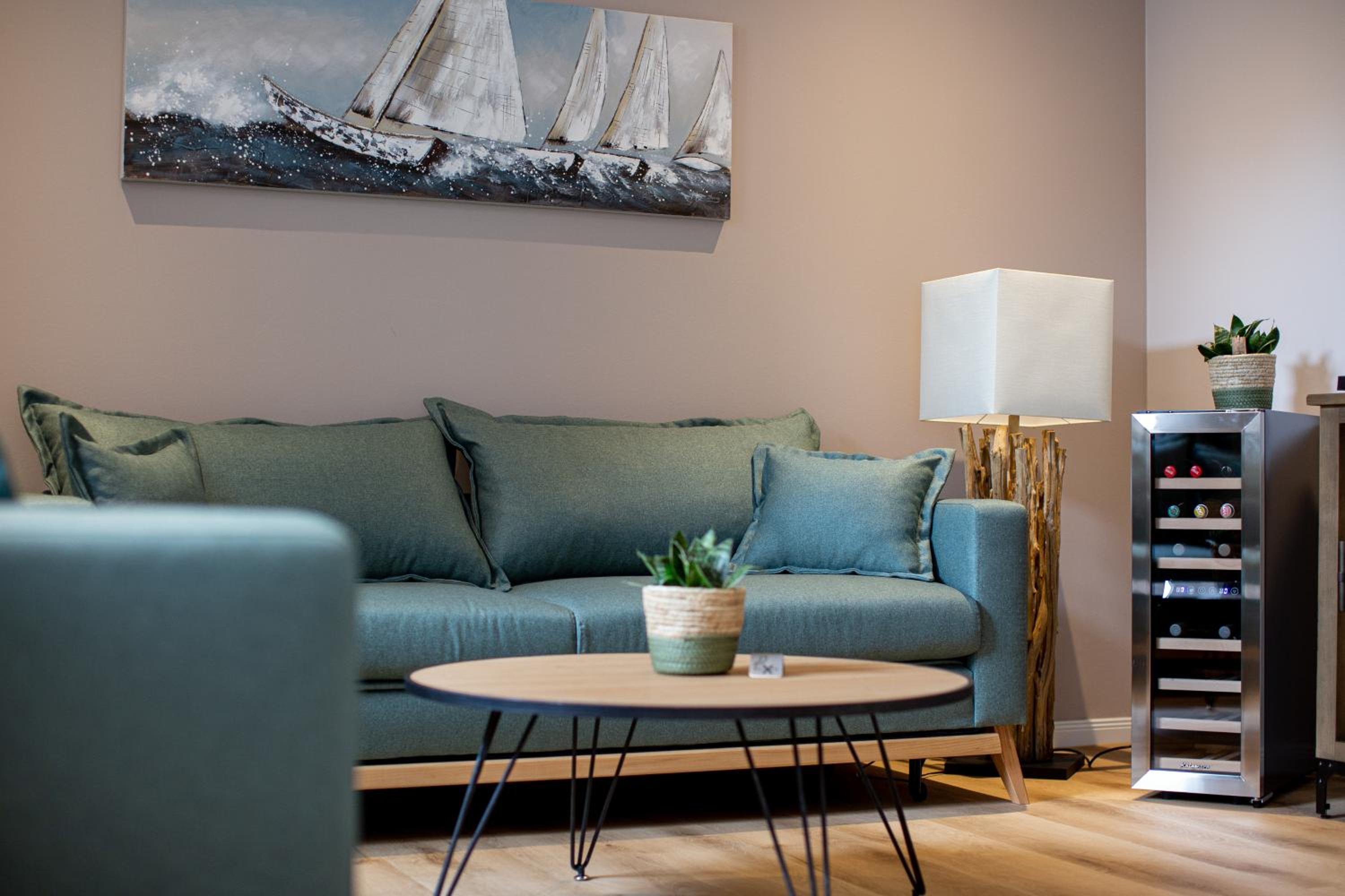 Family Room - Photo 2