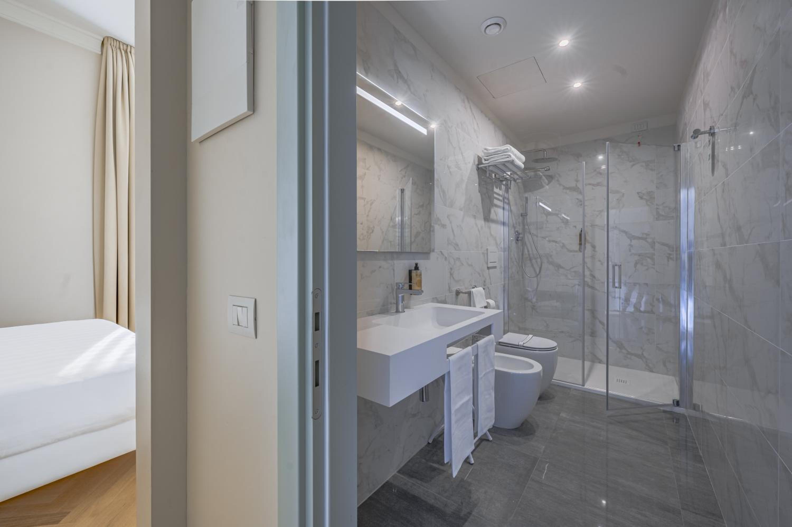 Junior Suite thumbnail 6
