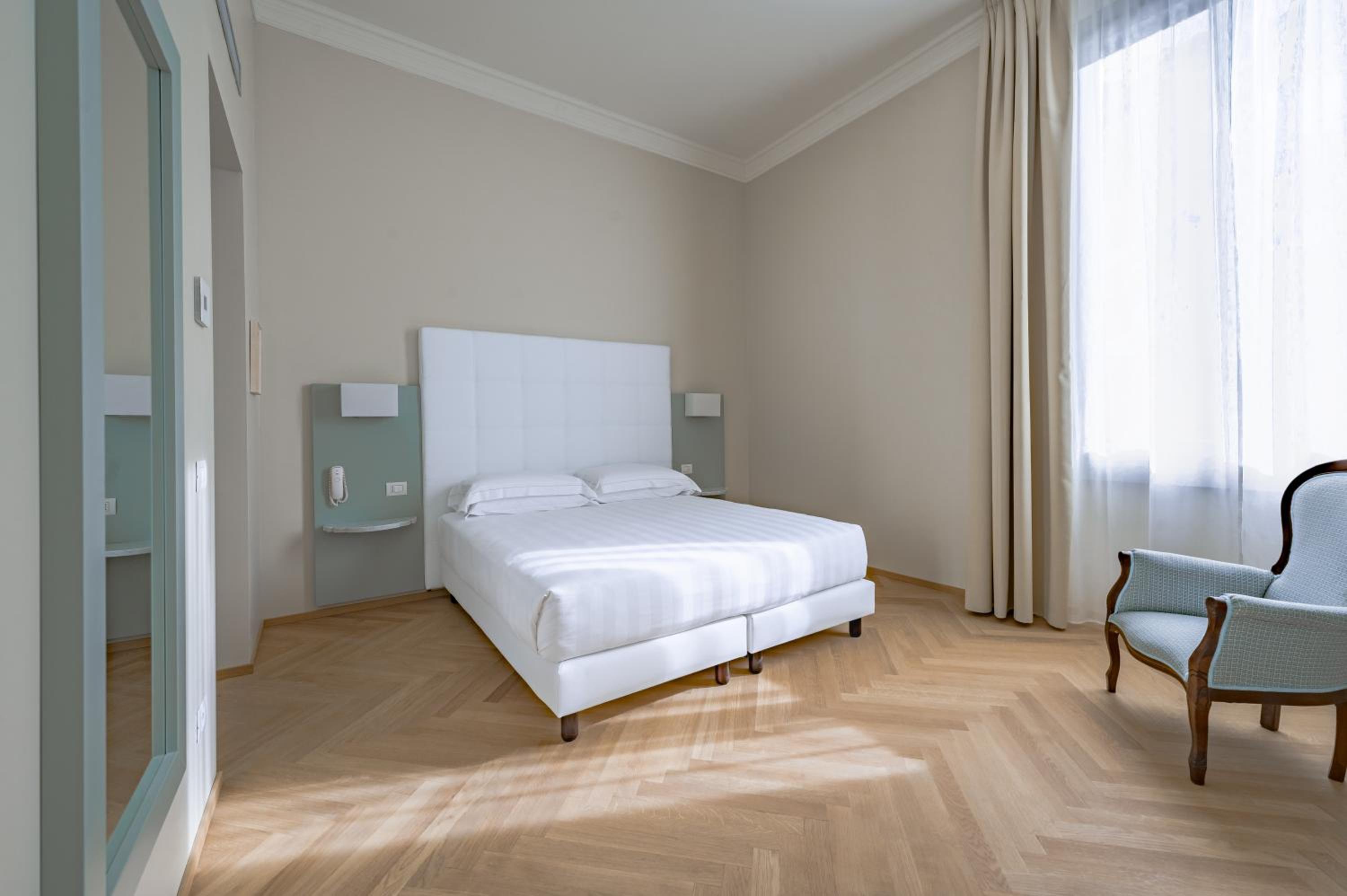 Double or Twin Room thumbnail 5