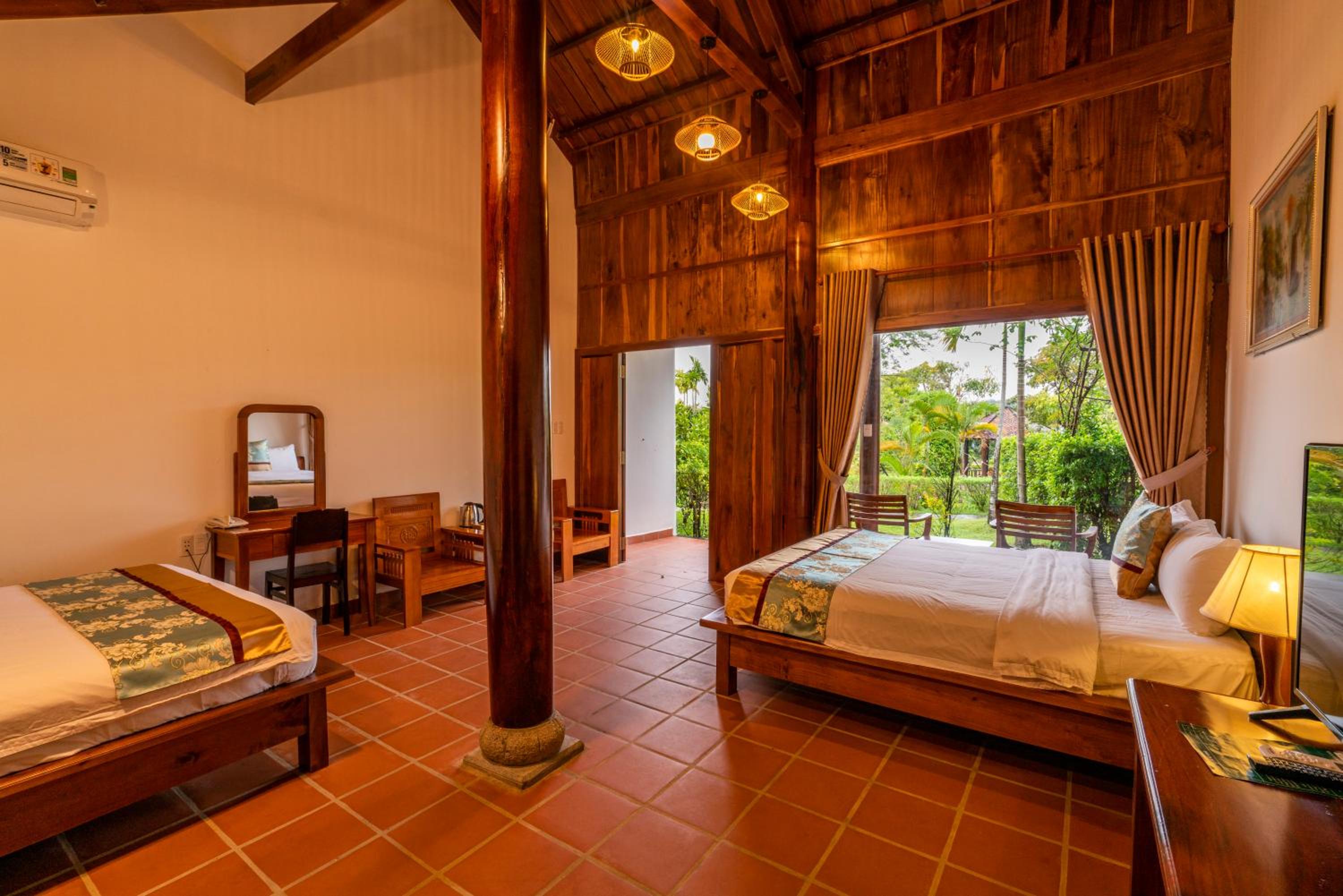 Triple Bungalow - Photo 8