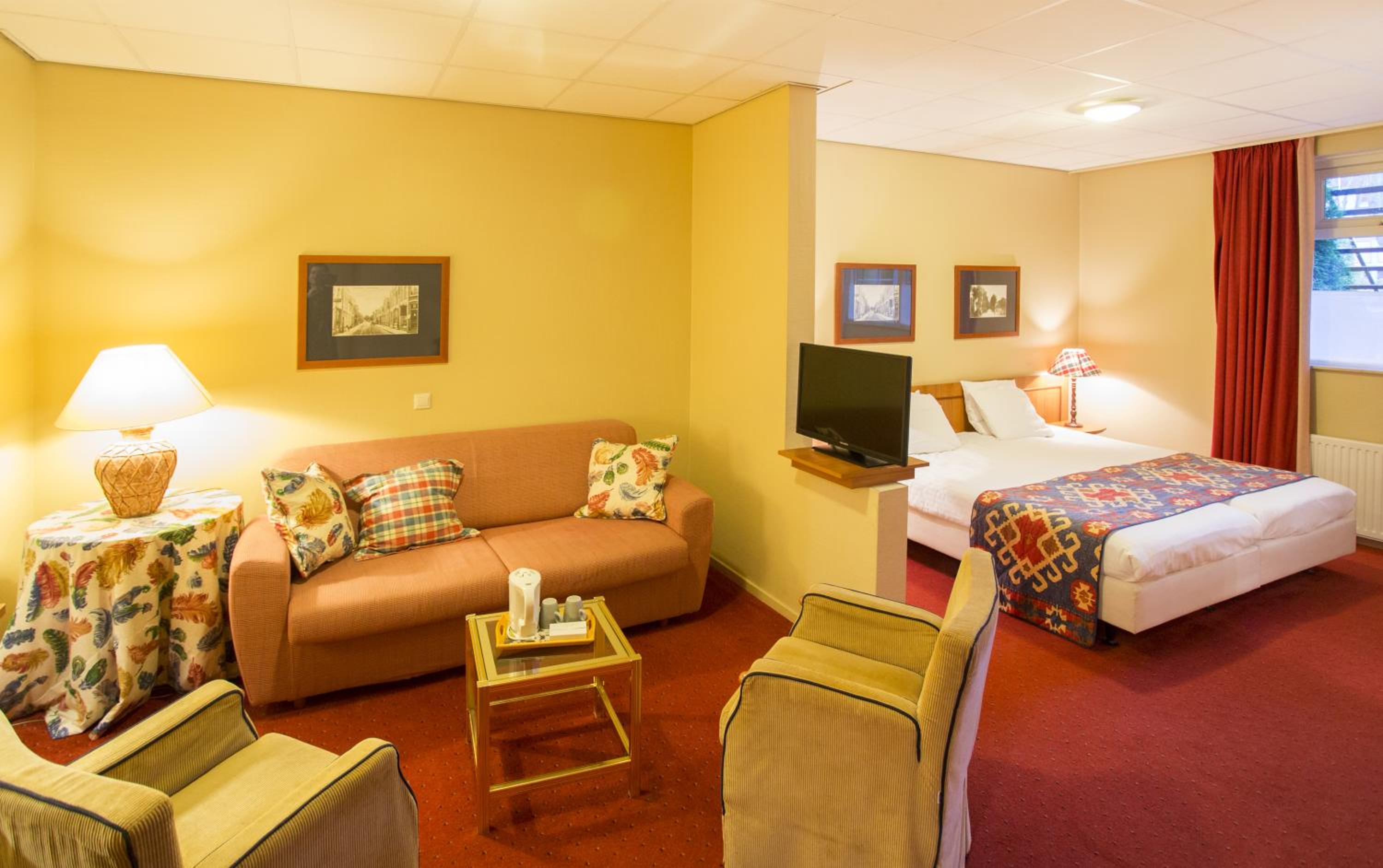 Family Room (2 Adults + 2 Children)