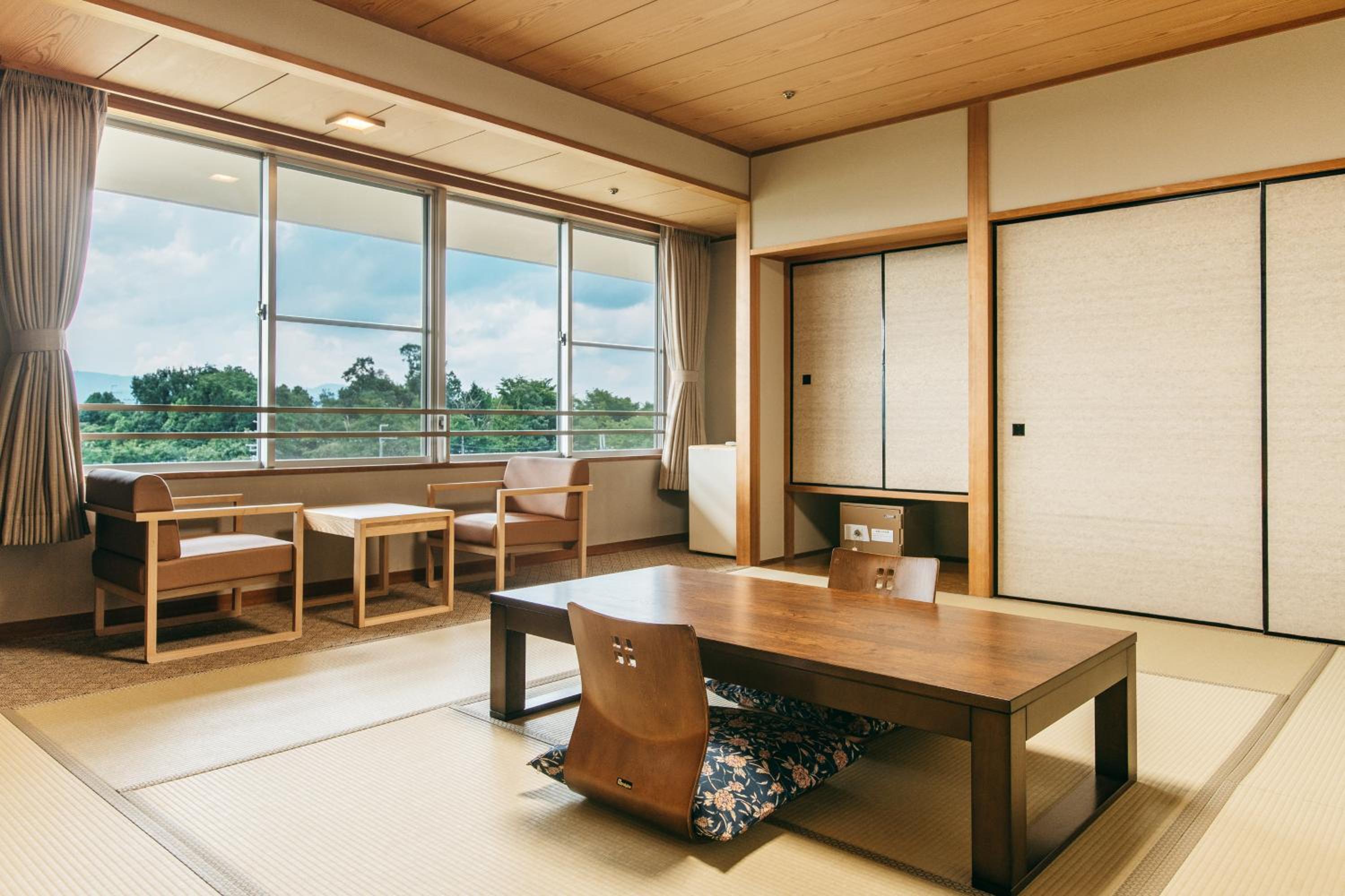 Japanese-style Room with 10 Tatami (MAX 5 Adults) photo 3